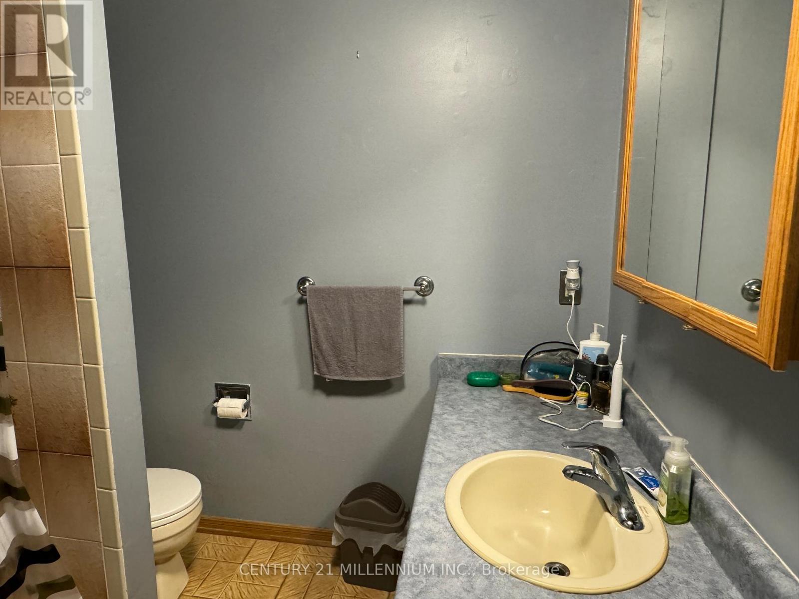 44 Lakecrest Trail, Brampton, Ontario  L6Z 1S6 - Photo 11 - W12435284