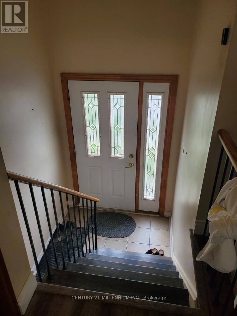 44 Lakecrest Trail, Brampton, Ontario  L6Z 1S6 - Photo 2 - W12435284