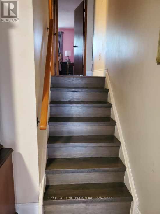 44 Lakecrest Trail, Brampton, Ontario  L6Z 1S6 - Photo 3 - W12435284