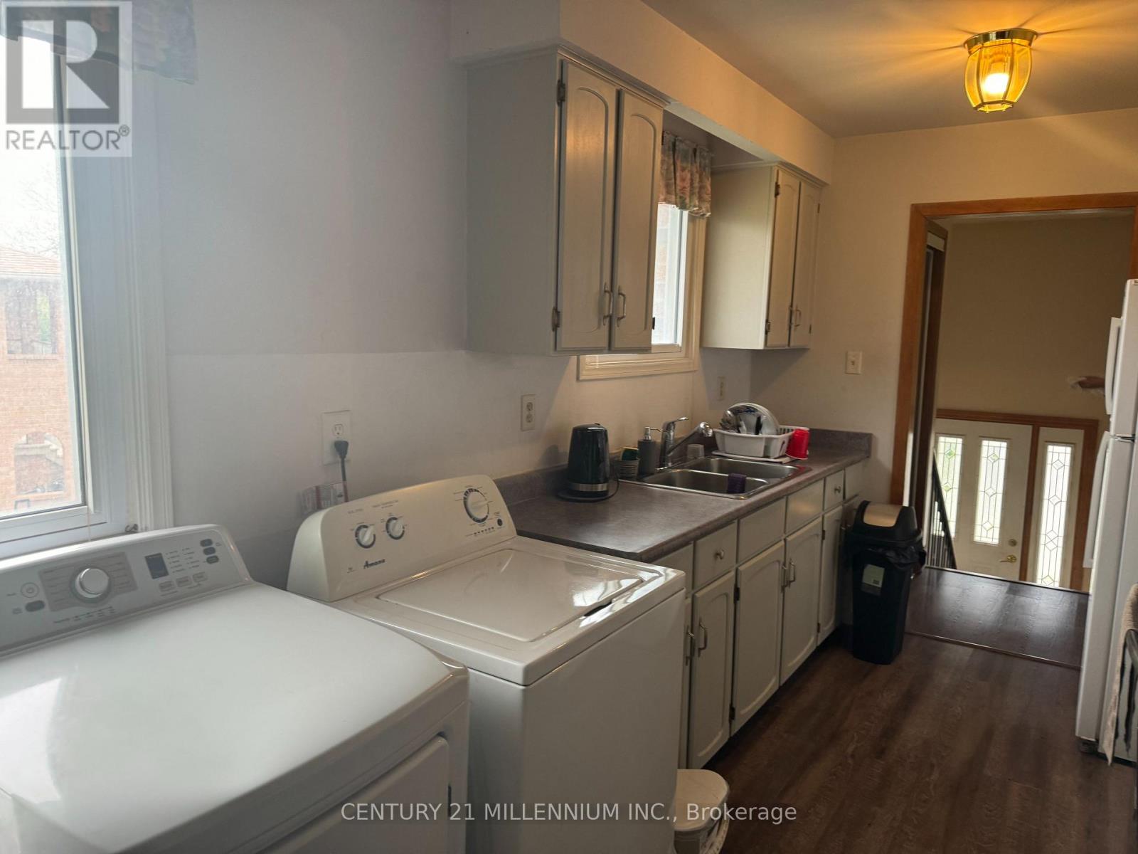44 Lakecrest Trail, Brampton, Ontario  L6Z 1S6 - Photo 6 - W12435284