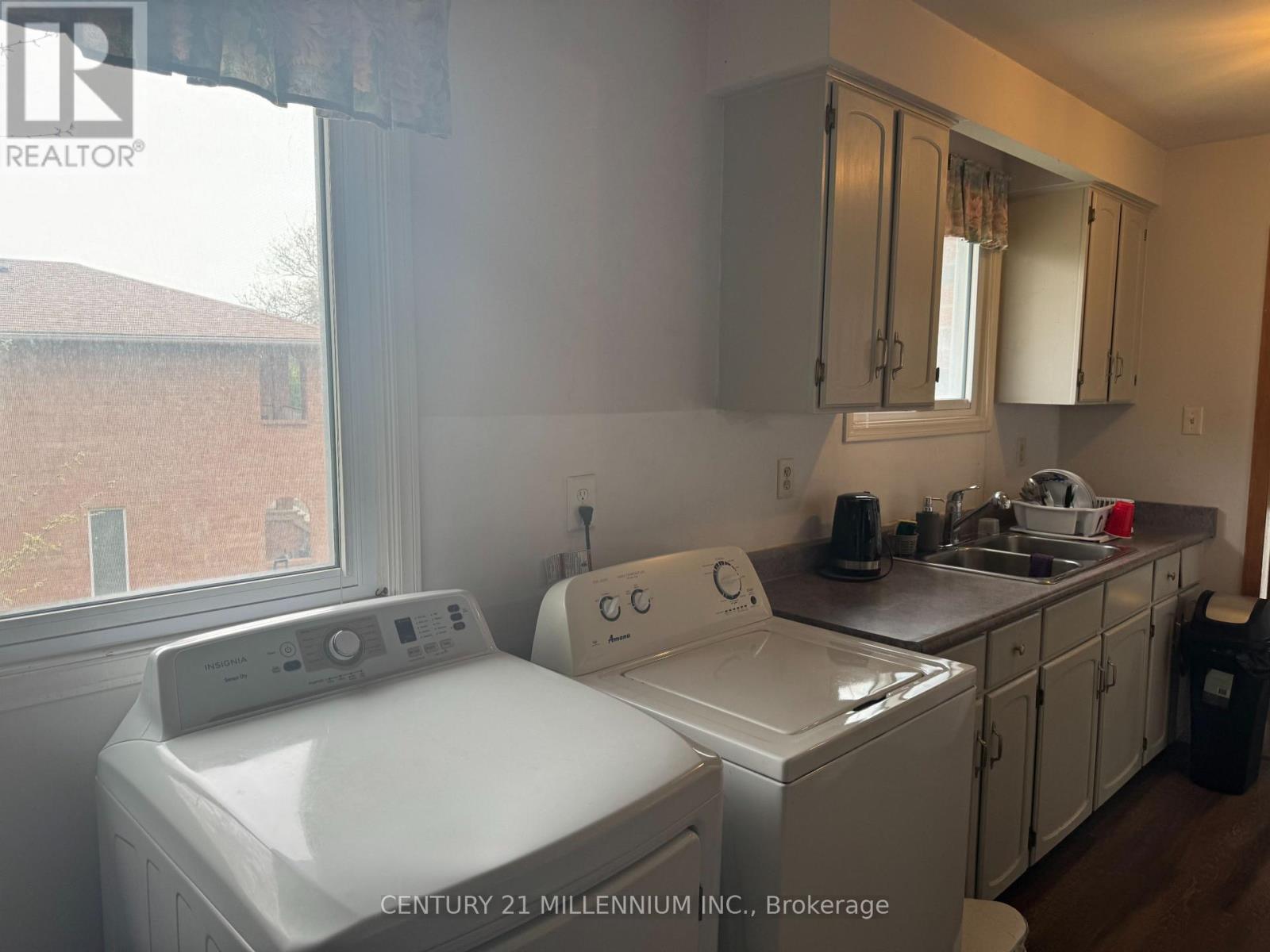 44 Lakecrest Trail, Brampton, Ontario  L6Z 1S6 - Photo 7 - W12435284