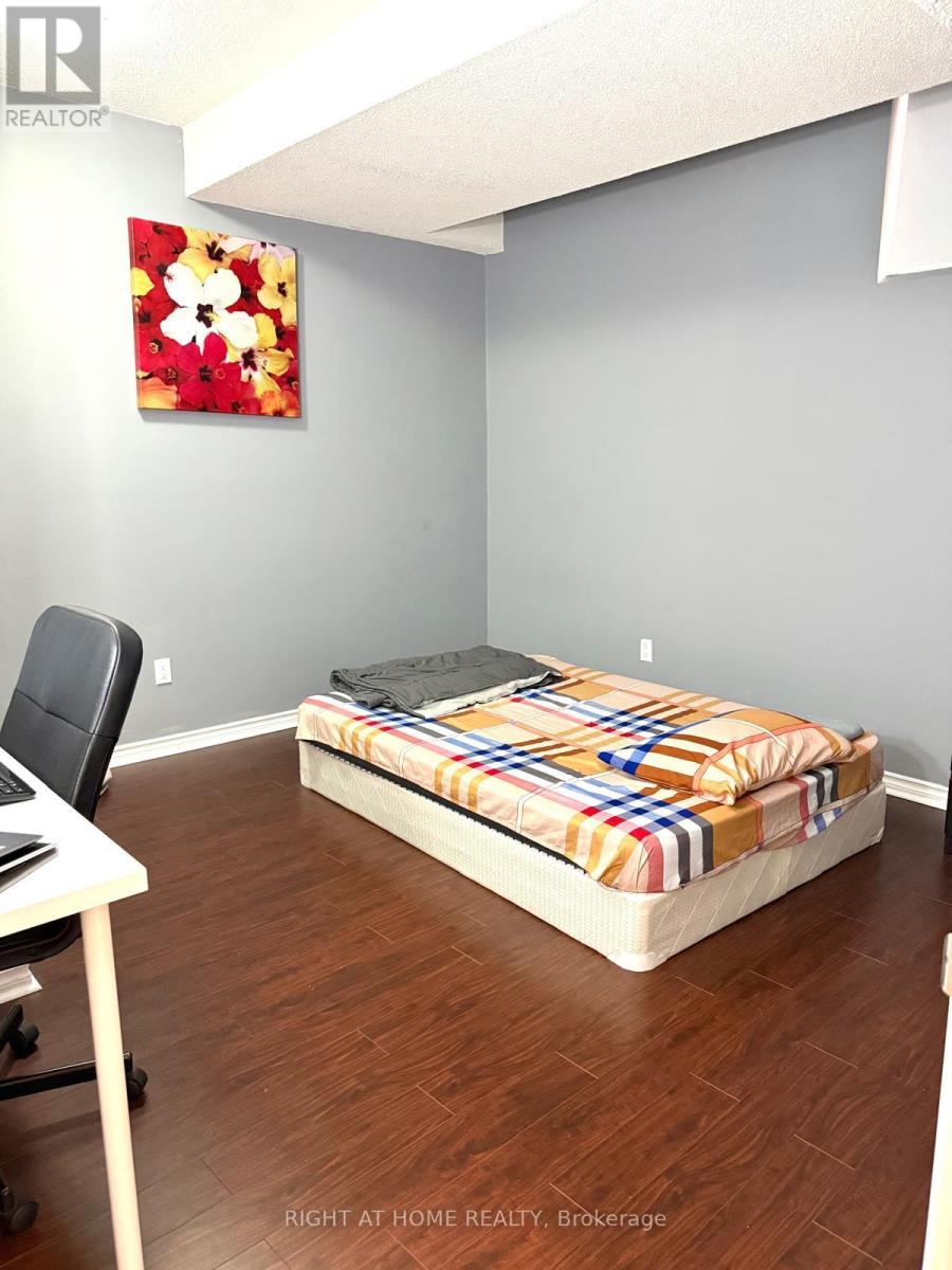11 Alamosa Court, Brampton, Ontario  L6Y 2Z3 - Photo 10 - W12435310