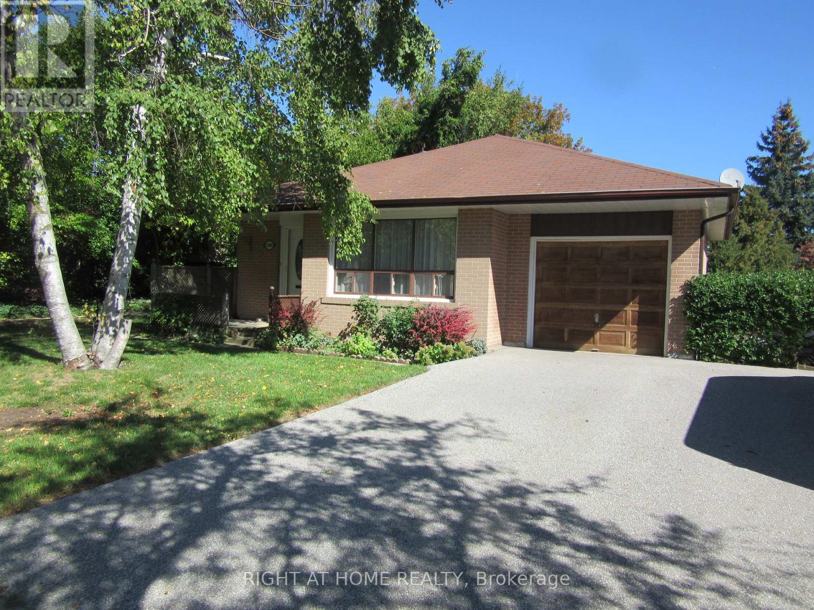 1588 Hobbs Crescent, Mississauga, Ontario  L5J 3R9 - Photo 1 - W12435331