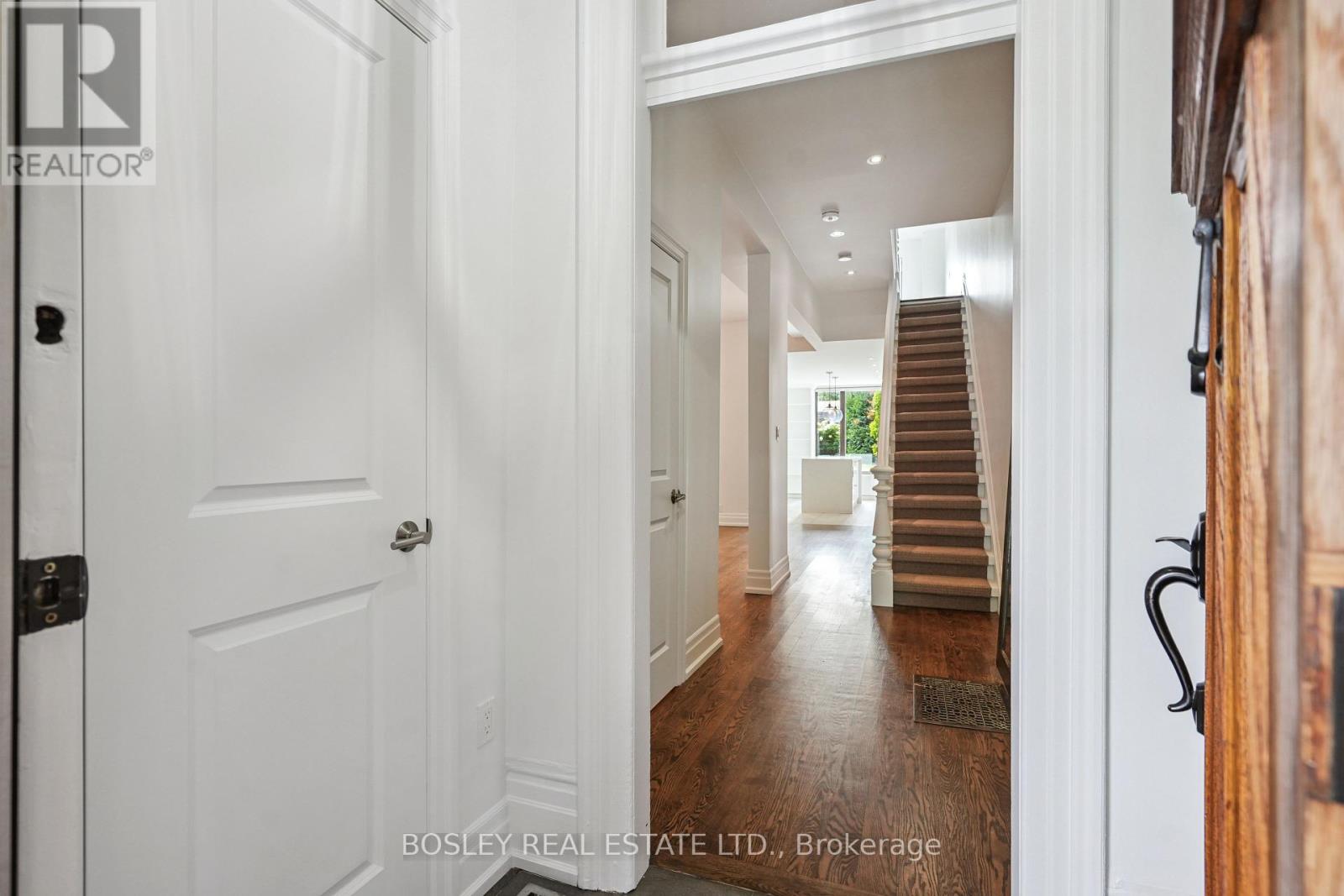 520 Manning Avenue, Toronto, Ontario  M6G 2V7 - Photo 3 - C12283576