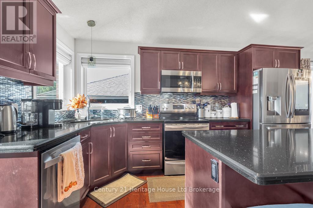 447 Alan Crescent, Woodstock, Ontario  N4S 0B9 - Photo 5 - X12435345