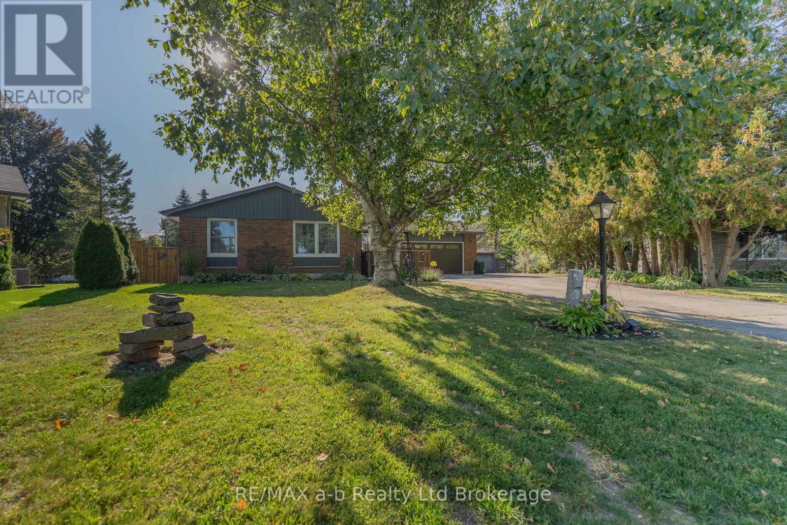 6 Camdon Court, Tillsonburg, Ontario  N4G 4B3 - Photo 1 - X12435381