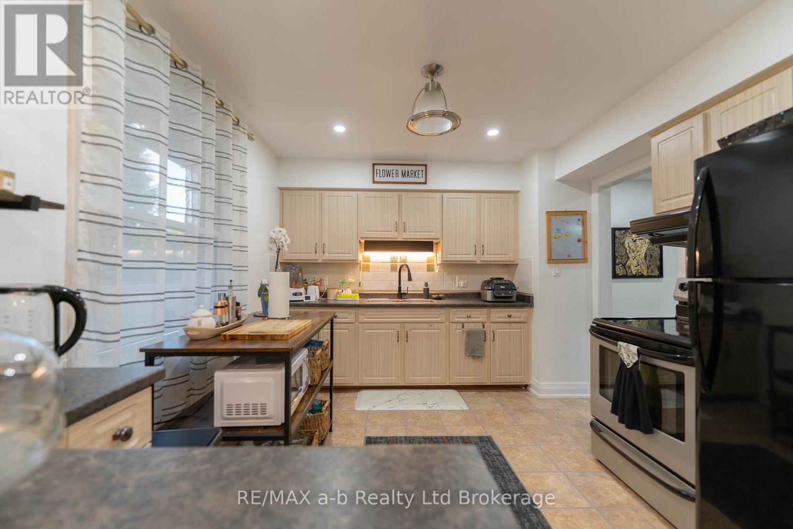 6 Camdon Court, Tillsonburg, Ontario  N4G 4B3 - Photo 7 - X12435381