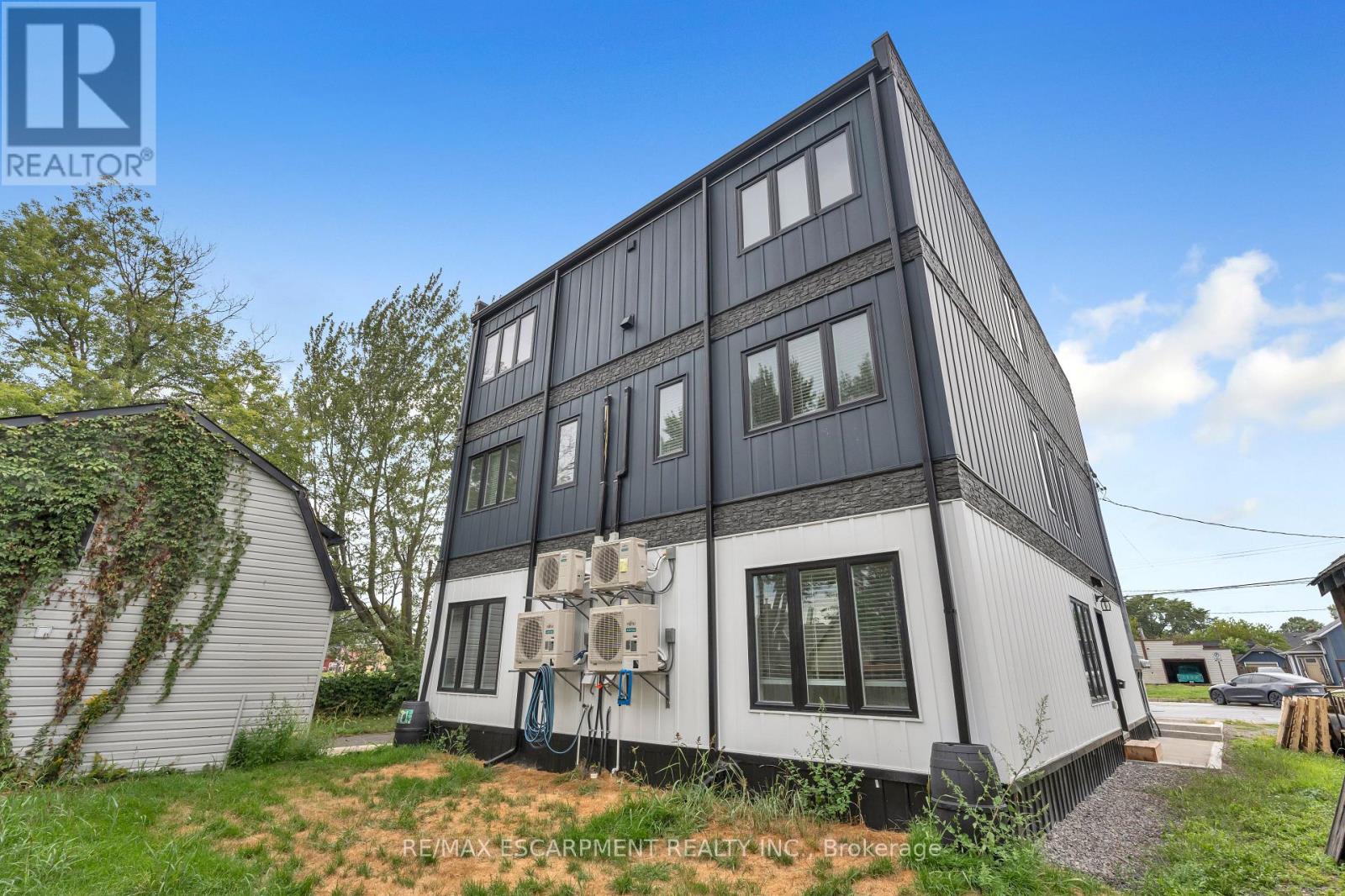 B - 133 Durham Street, Port Colborne, Ontario  L3K 1E1 - Photo 6 - X12435234