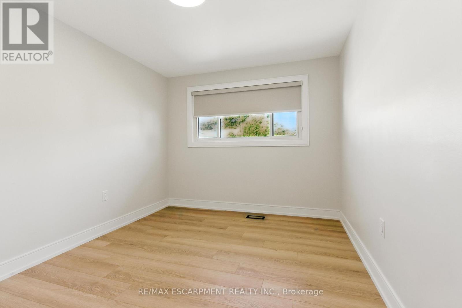 Main - 35 Wildewood Avenue, Hamilton, Ontario  L8T 1X4 - Photo 11 - X12435243