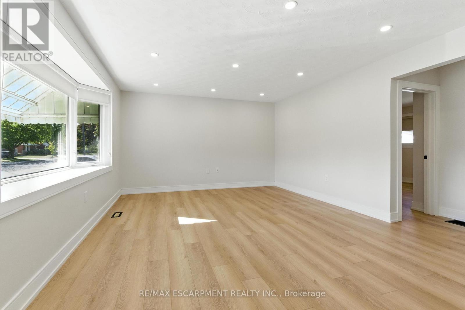 Main - 35 Wildewood Avenue, Hamilton, Ontario  L8T 1X4 - Photo 6 - X12435243