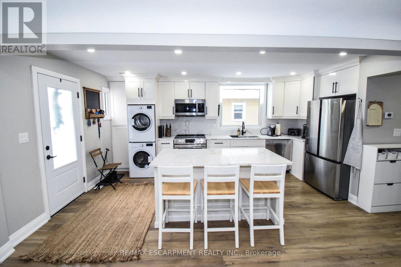 176 East 43rd Street, Hamilton, Ontario  L8T 3C2 - Photo 11 - X12435318