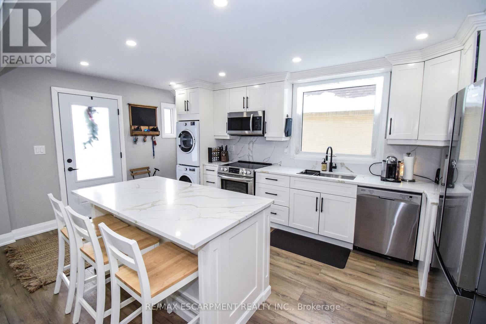 176 East 43rd Street, Hamilton, Ontario  L8T 3C2 - Photo 12 - X12435318