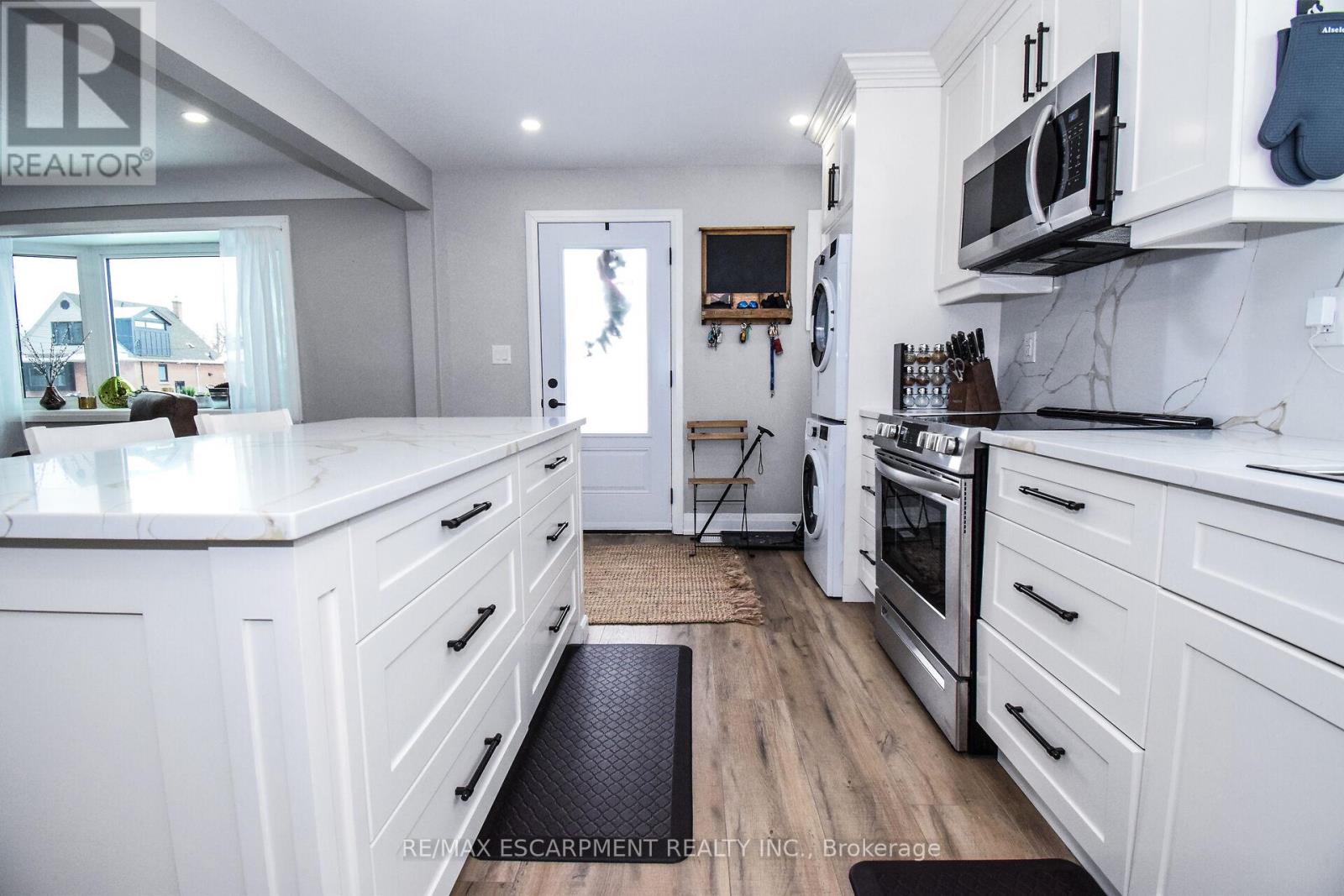 176 East 43rd Street, Hamilton, Ontario  L8T 3C2 - Photo 13 - X12435318
