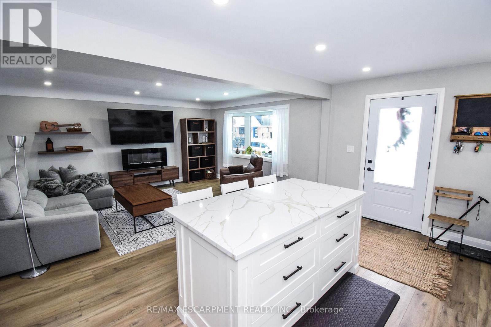 176 East 43rd Street, Hamilton, Ontario  L8T 3C2 - Photo 14 - X12435318