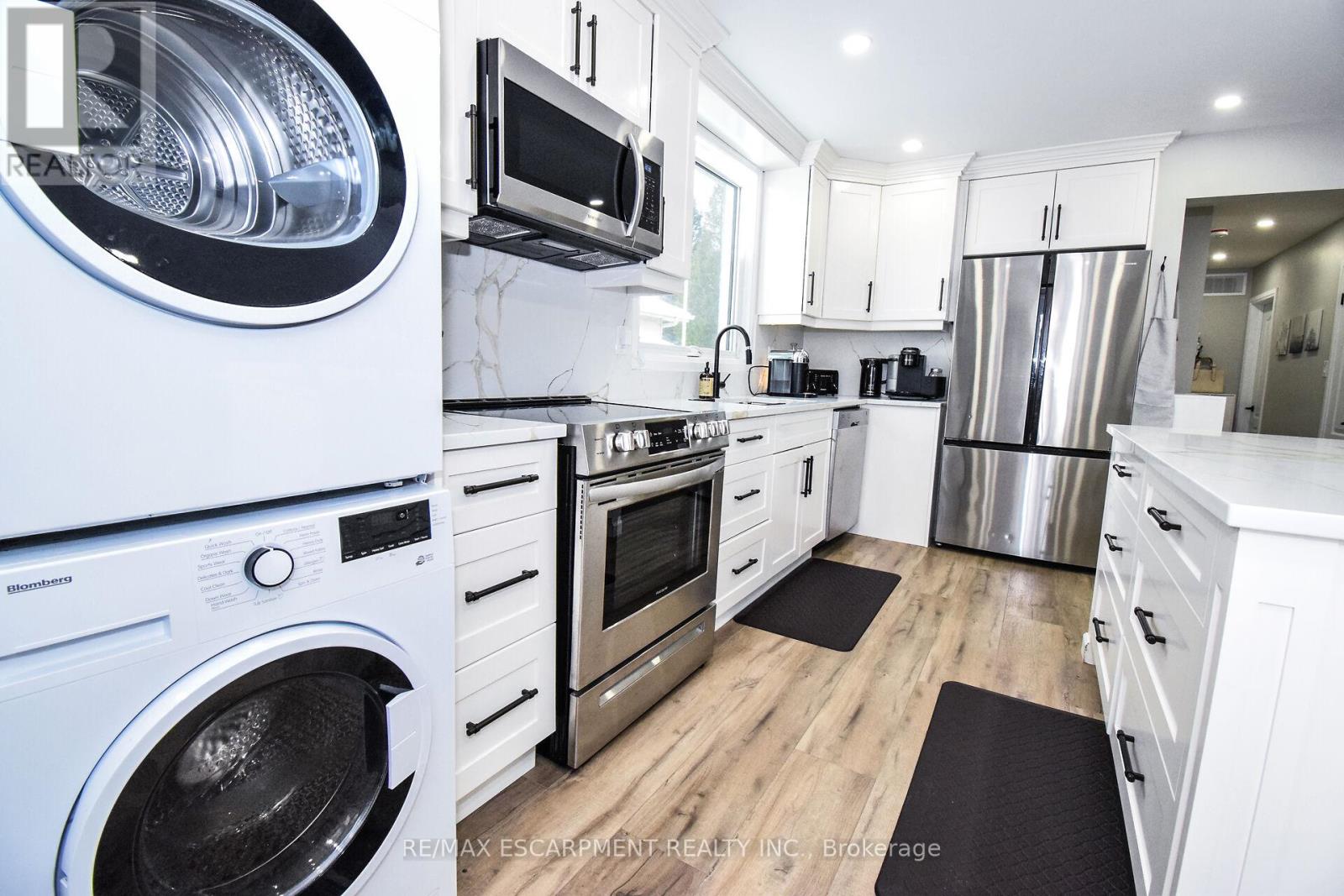 176 East 43rd Street, Hamilton, Ontario  L8T 3C2 - Photo 15 - X12435318