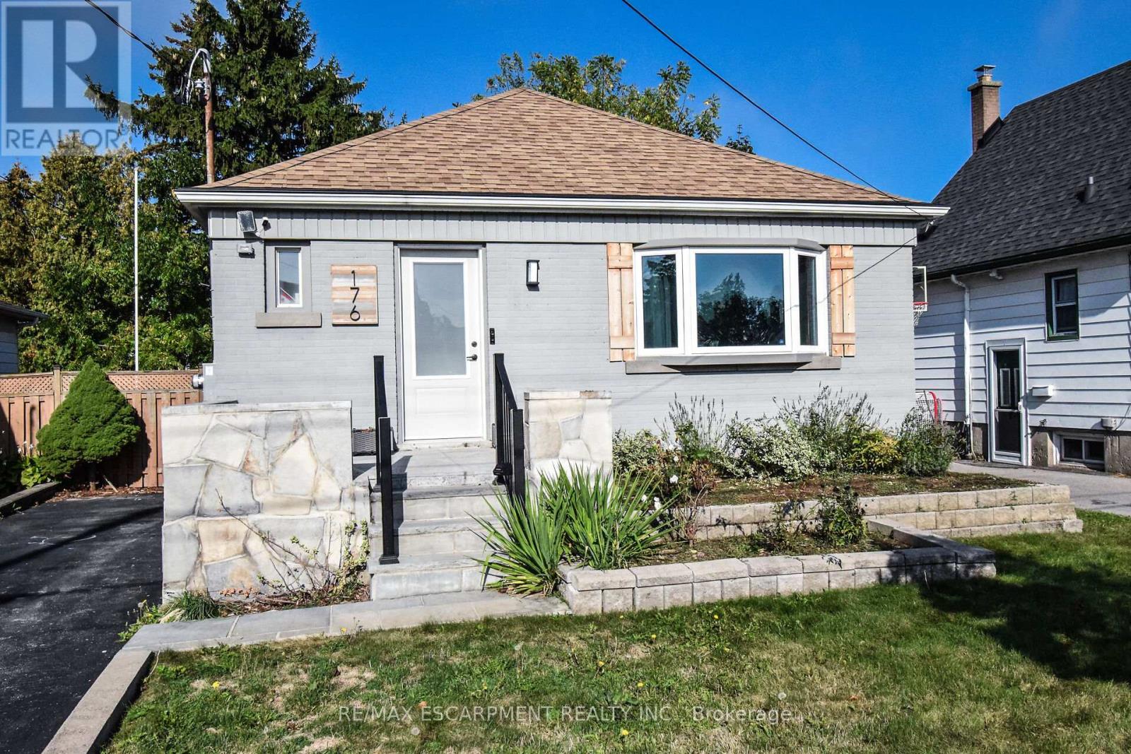 176 East 43rd Street, Hamilton, Ontario  L8T 3C2 - Photo 2 - X12435318