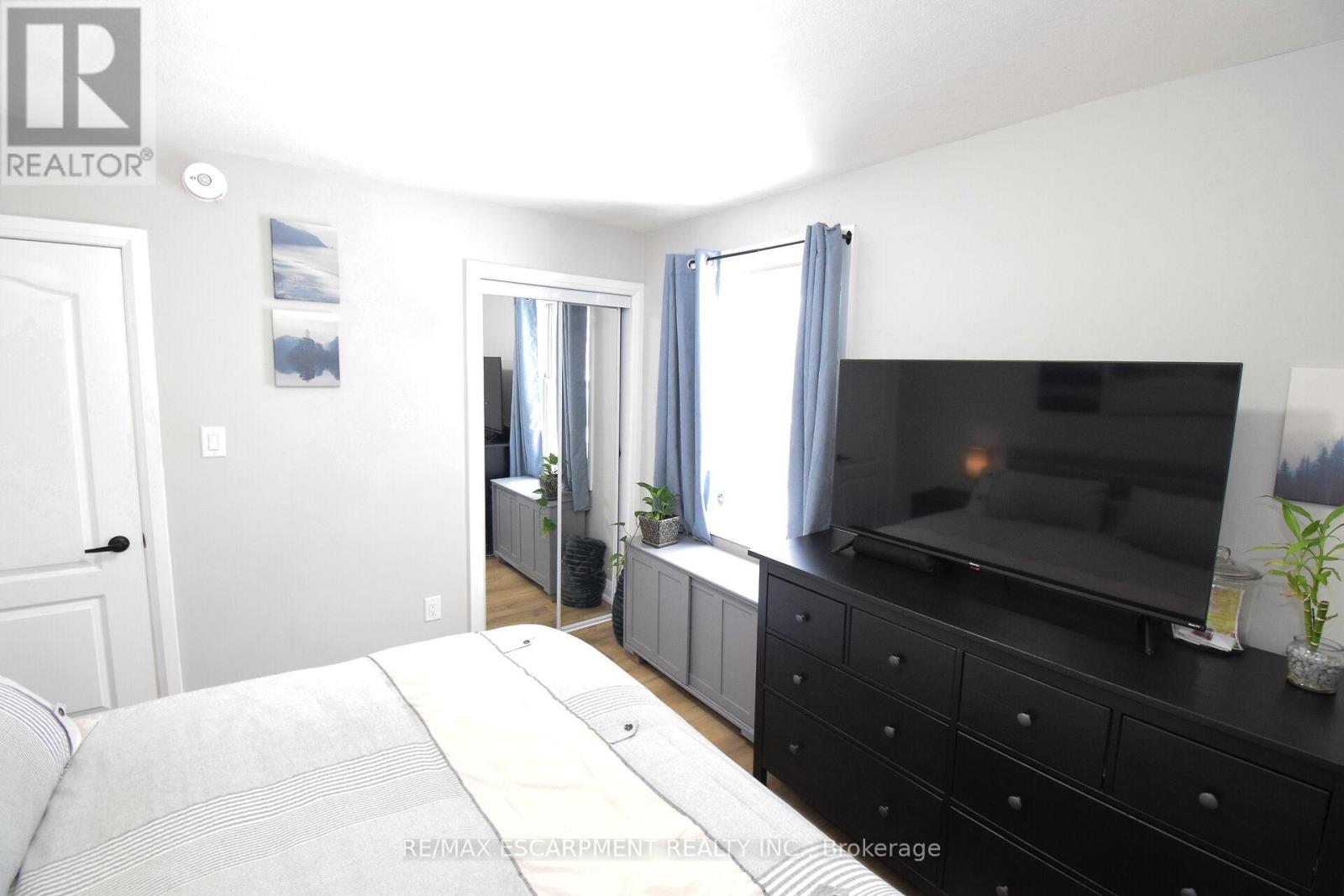 176 East 43rd Street, Hamilton, Ontario  L8T 3C2 - Photo 20 - X12435318