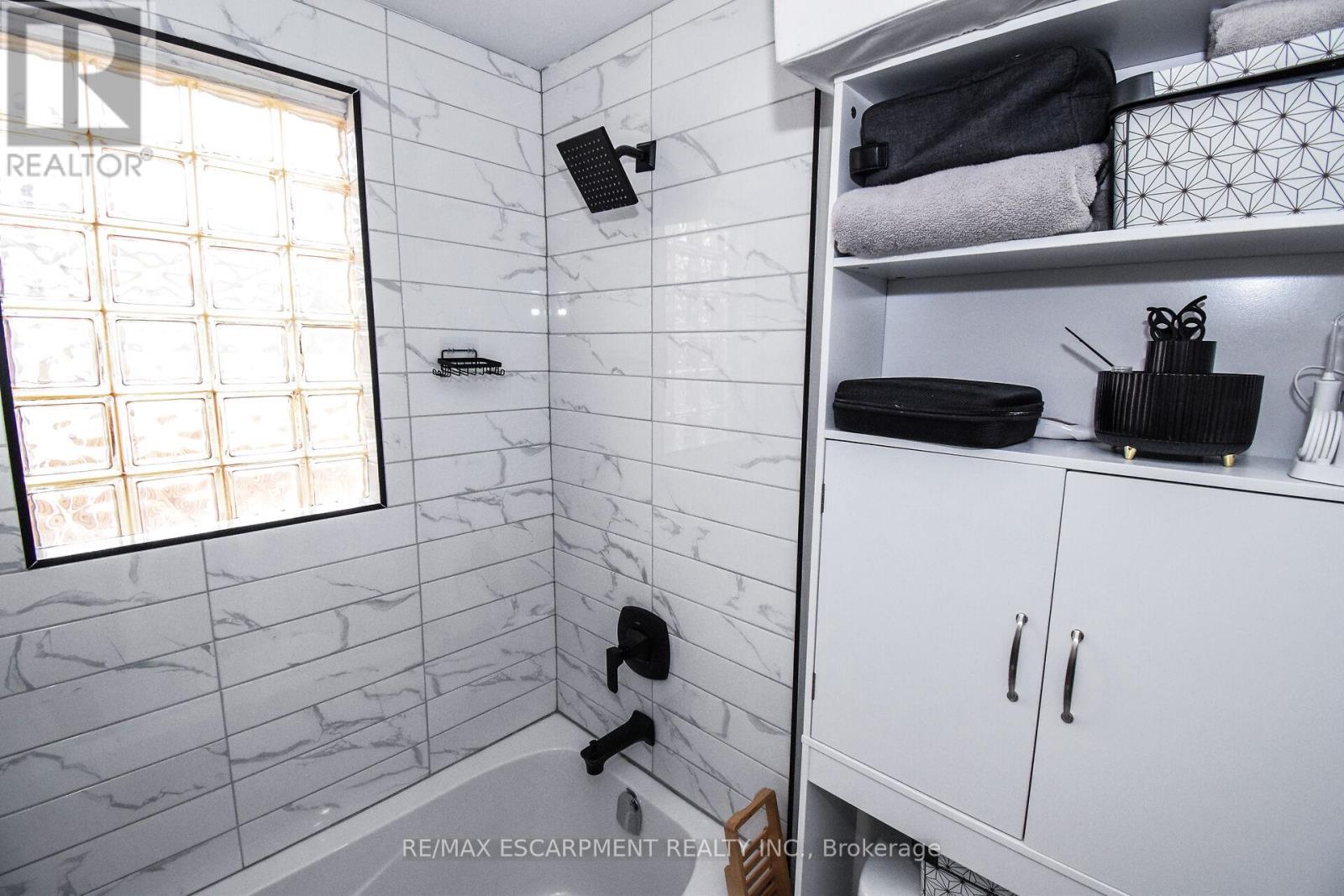 176 East 43rd Street, Hamilton, Ontario  L8T 3C2 - Photo 22 - X12435318