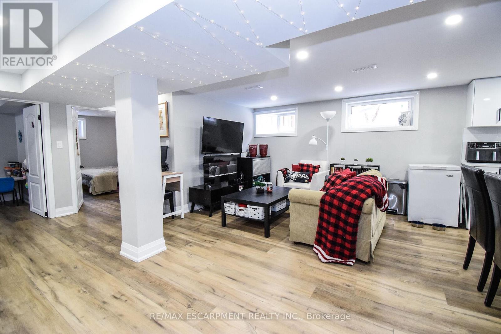 176 East 43rd Street, Hamilton, Ontario  L8T 3C2 - Photo 29 - X12435318