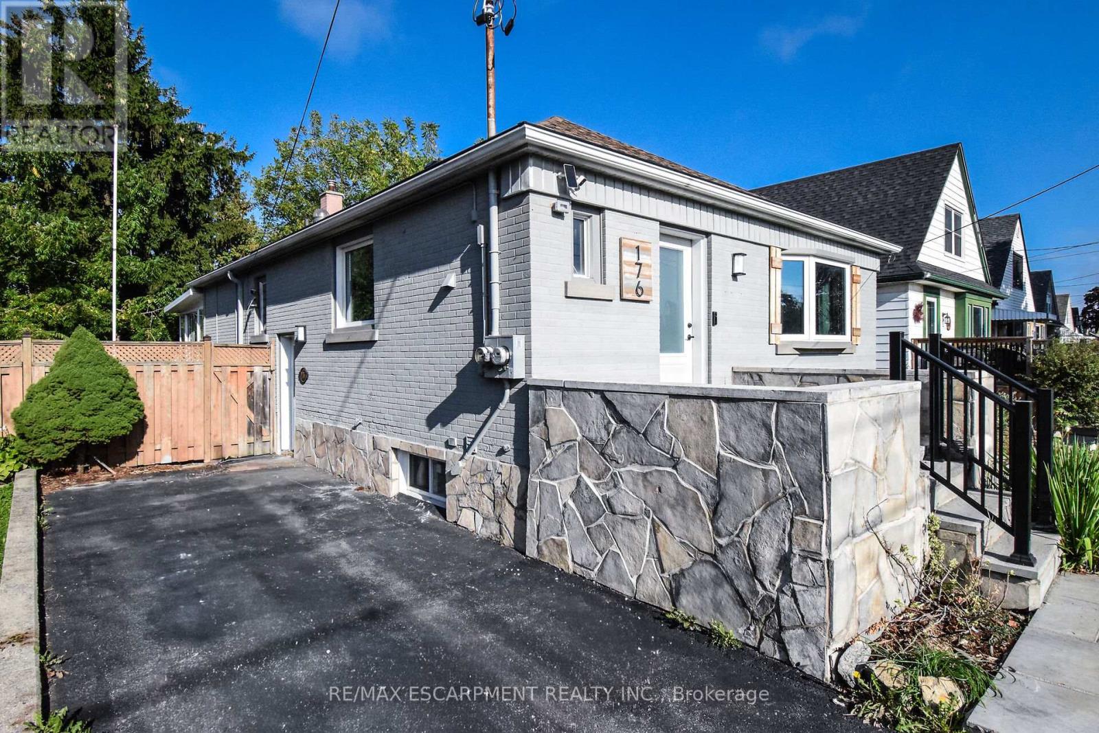 176 East 43rd Street, Hamilton, Ontario  L8T 3C2 - Photo 3 - X12435318