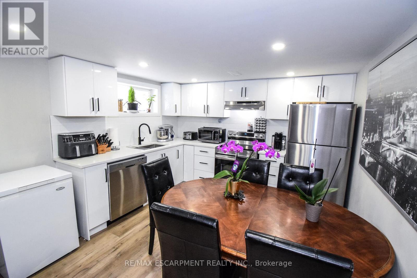 176 East 43rd Street, Hamilton, Ontario  L8T 3C2 - Photo 31 - X12435318