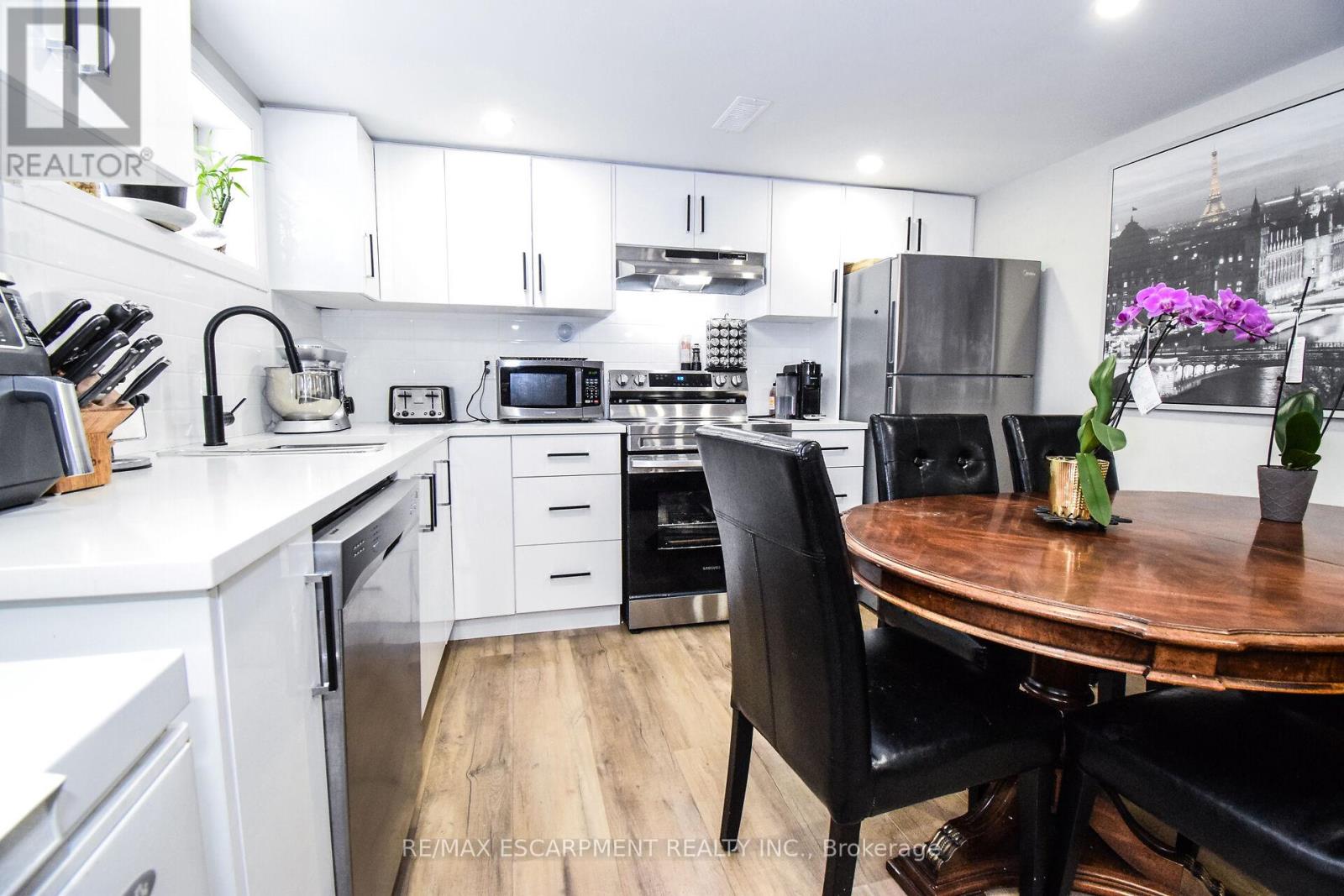 176 East 43rd Street, Hamilton, Ontario  L8T 3C2 - Photo 32 - X12435318