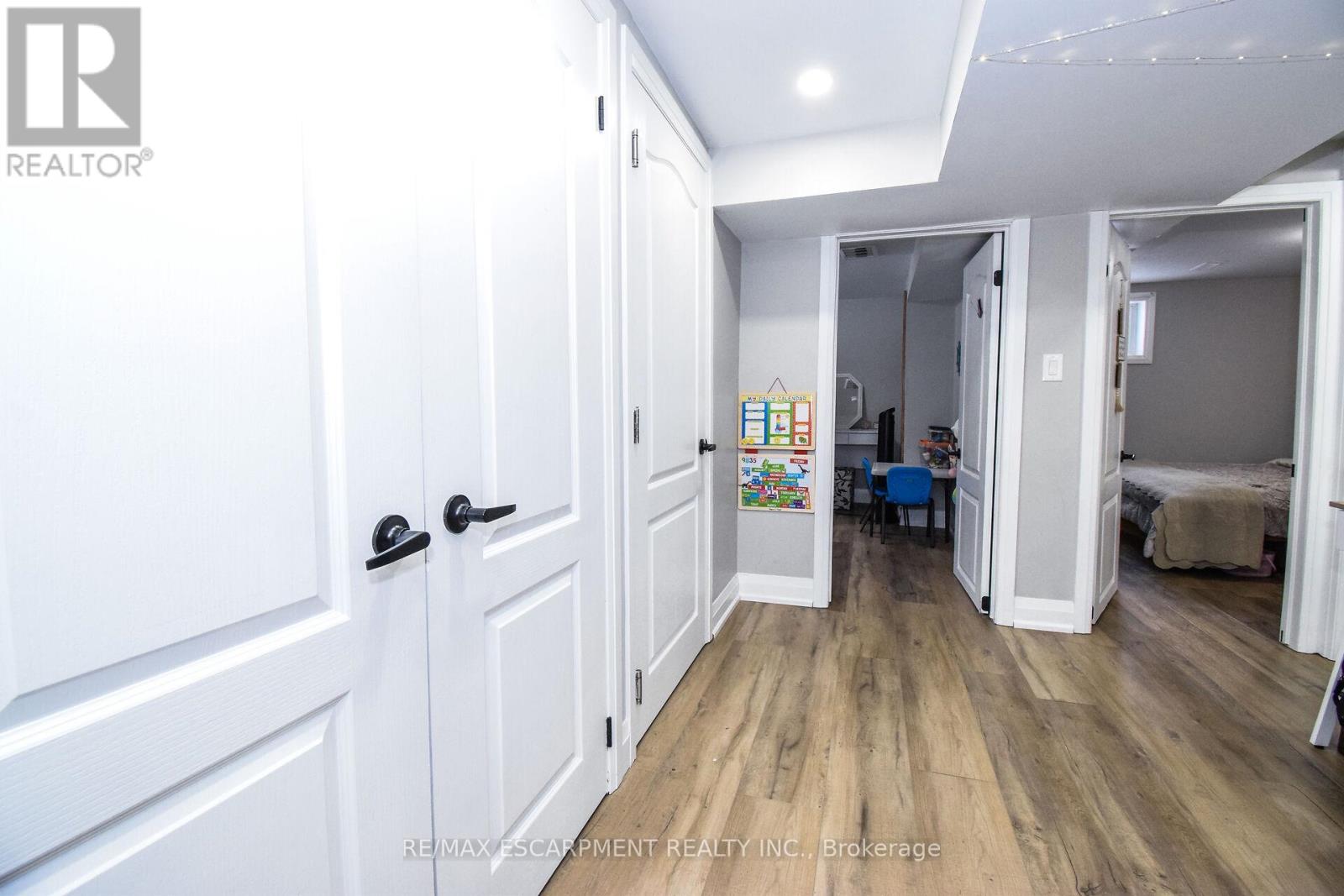 176 East 43rd Street, Hamilton, Ontario  L8T 3C2 - Photo 36 - X12435318