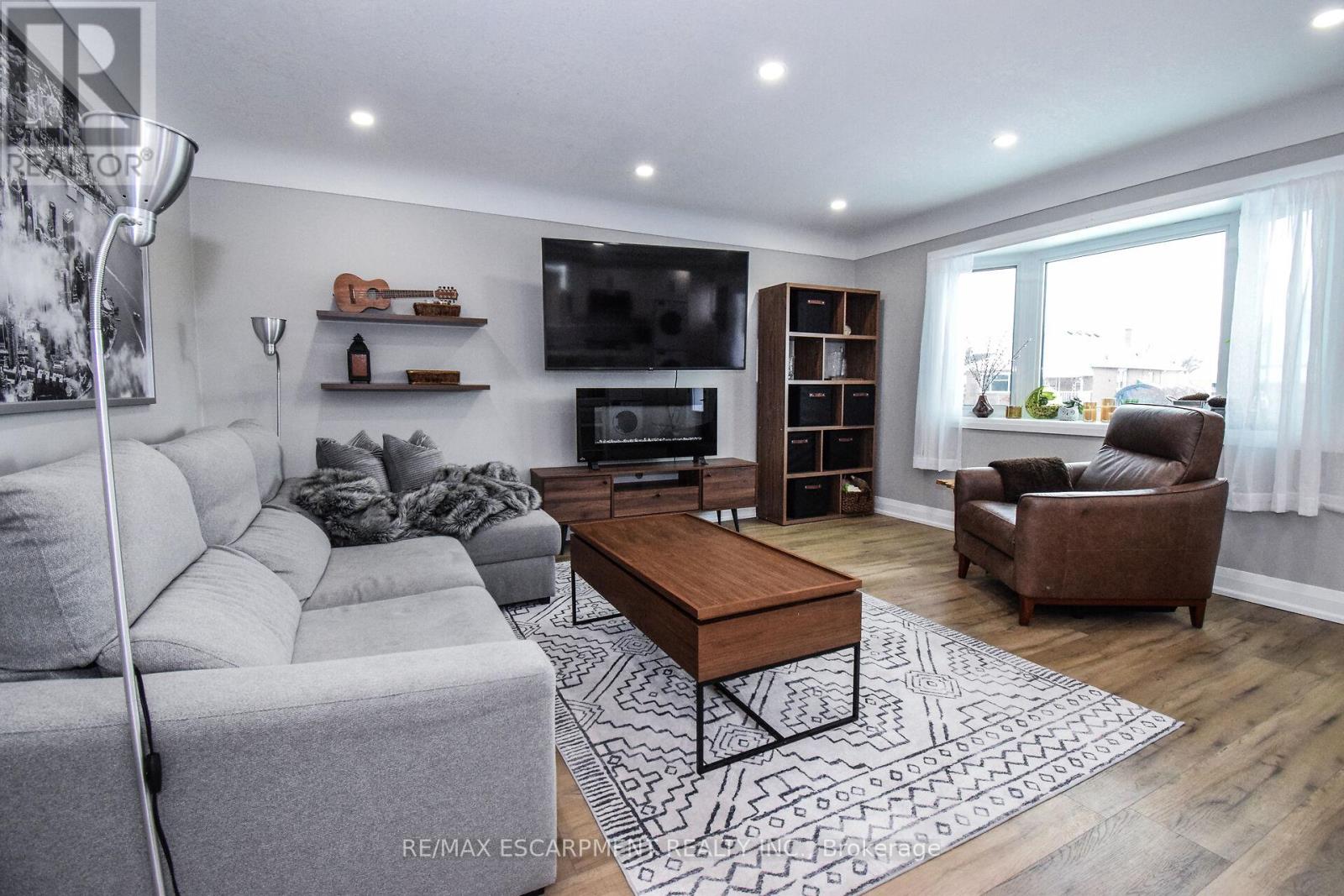 176 East 43rd Street, Hamilton, Ontario  L8T 3C2 - Photo 6 - X12435318