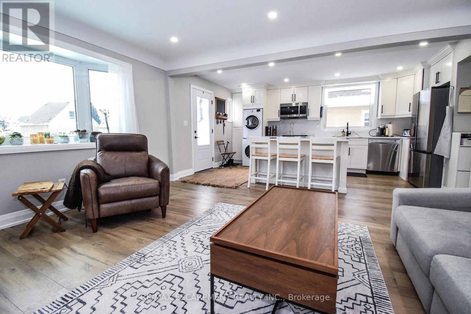 176 East 43rd Street, Hamilton, Ontario  L8T 3C2 - Photo 7 - X12435318