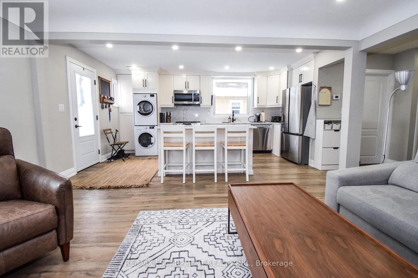176 East 43rd Street, Hamilton, Ontario  L8T 3C2 - Photo 8 - X12435318