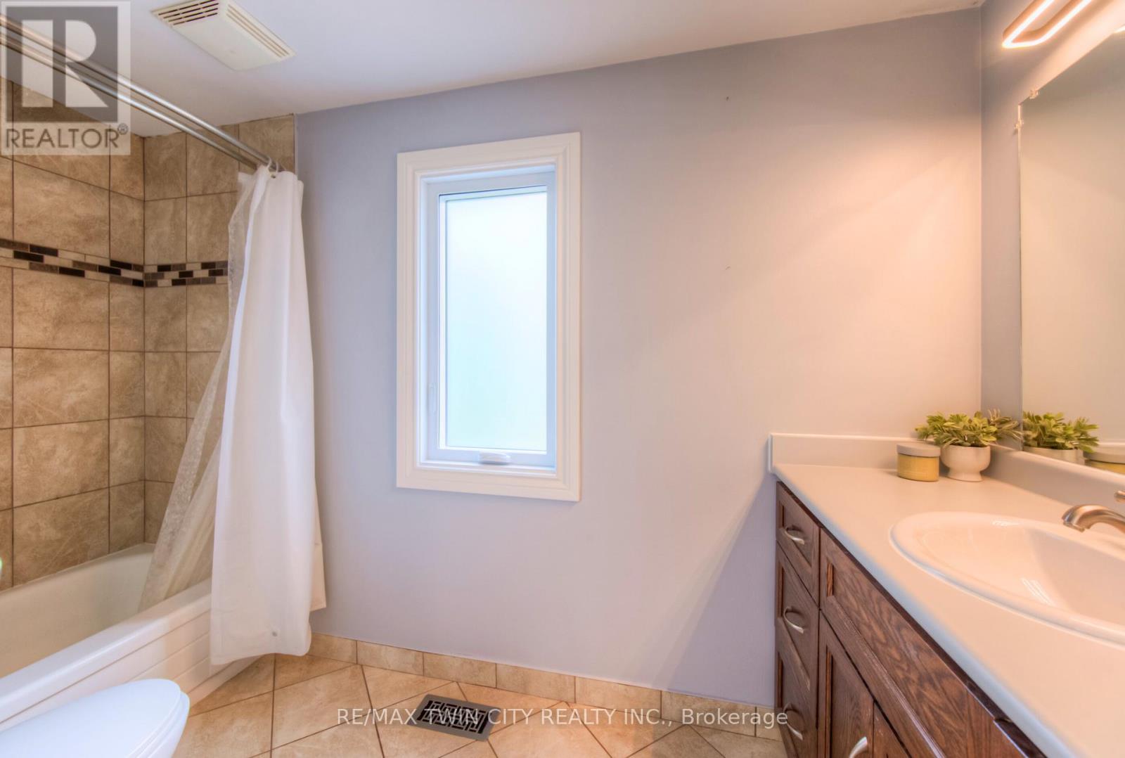 243 Highview Drive, Kitchener, Ontario  N2N 2K6 - Photo 20 - X12435322