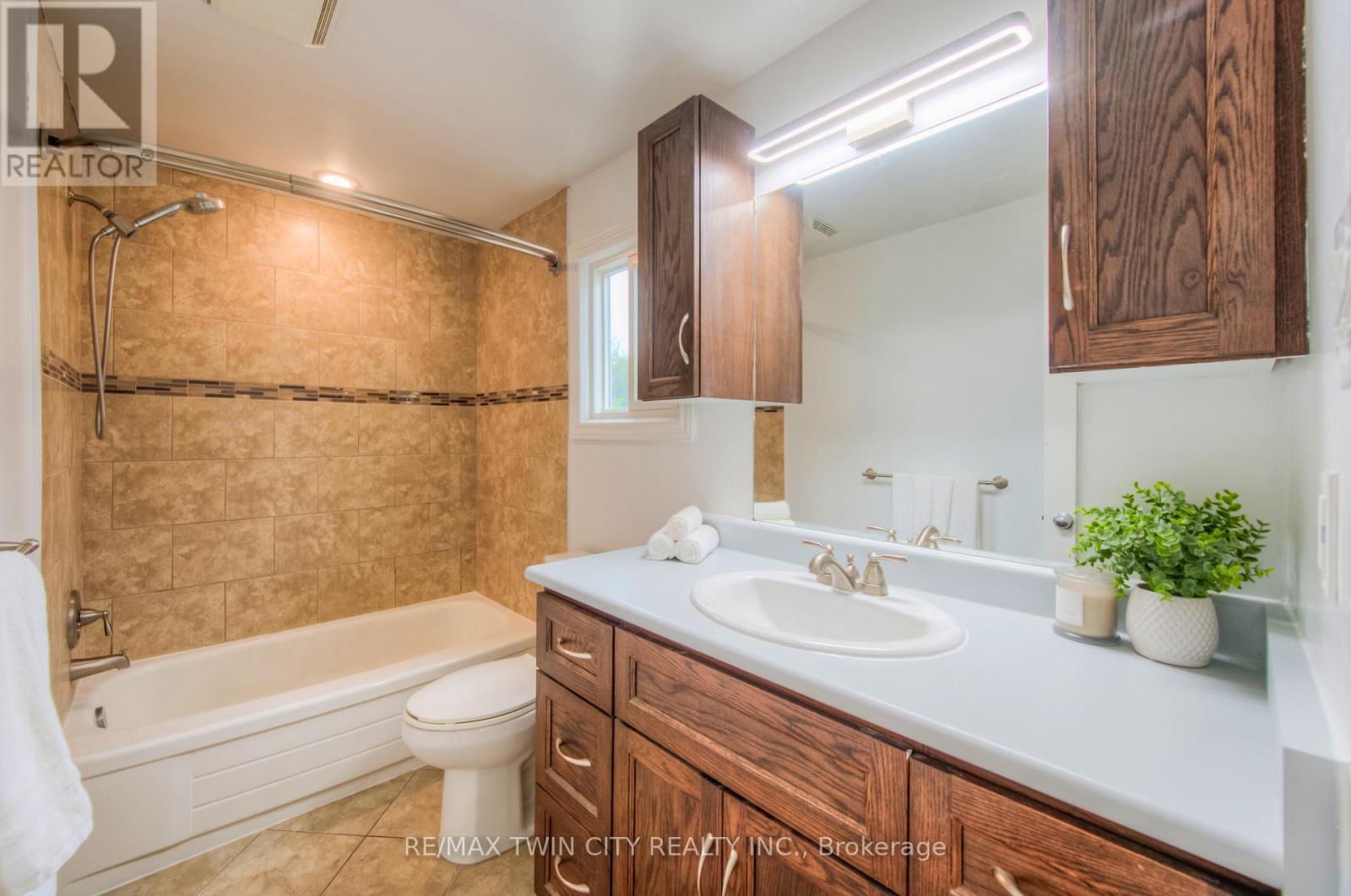 243 Highview Drive, Kitchener, Ontario  N2N 2K6 - Photo 24 - X12435322
