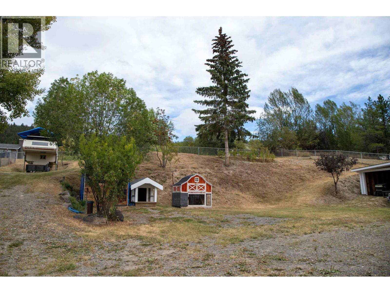 5665 Horse Lake Road, 100 Mile House, British Columbia  V0K 2E1 - Photo 11 - R3051156