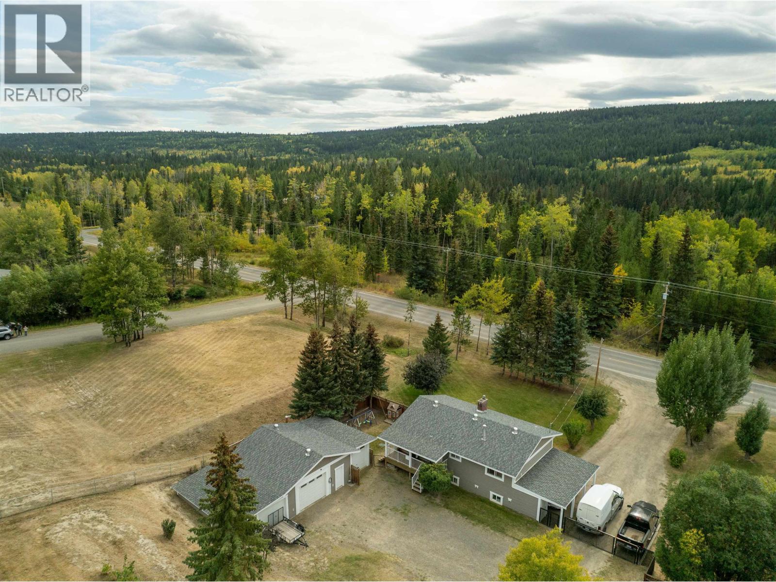 5665 Horse Lake Road, 100 Mile House, British Columbia  V0K 2E1 - Photo 14 - R3051156