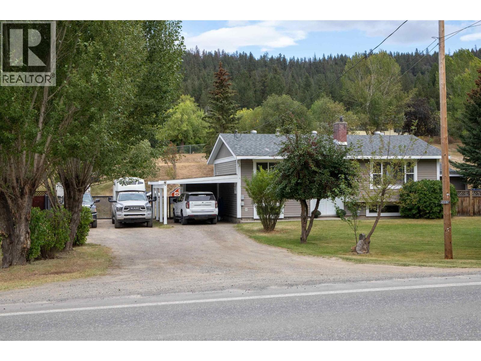 5665 Horse Lake Road, 100 Mile House, British Columbia  V0K 2E1 - Photo 3 - R3051156