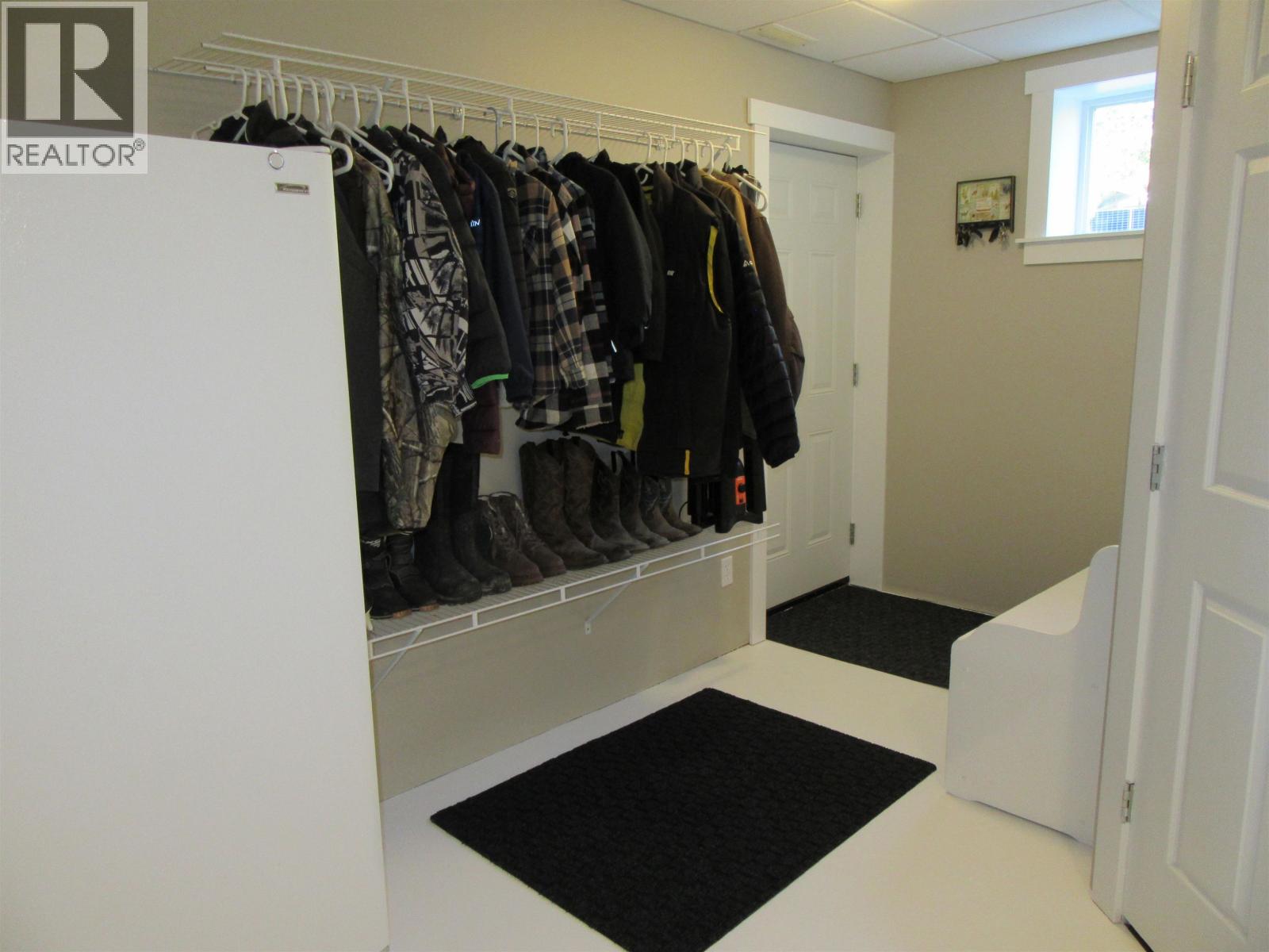 5665 Horse Lake Road, 100 Mile House, British Columbia  V0K 2E1 - Photo 39 - R3051156