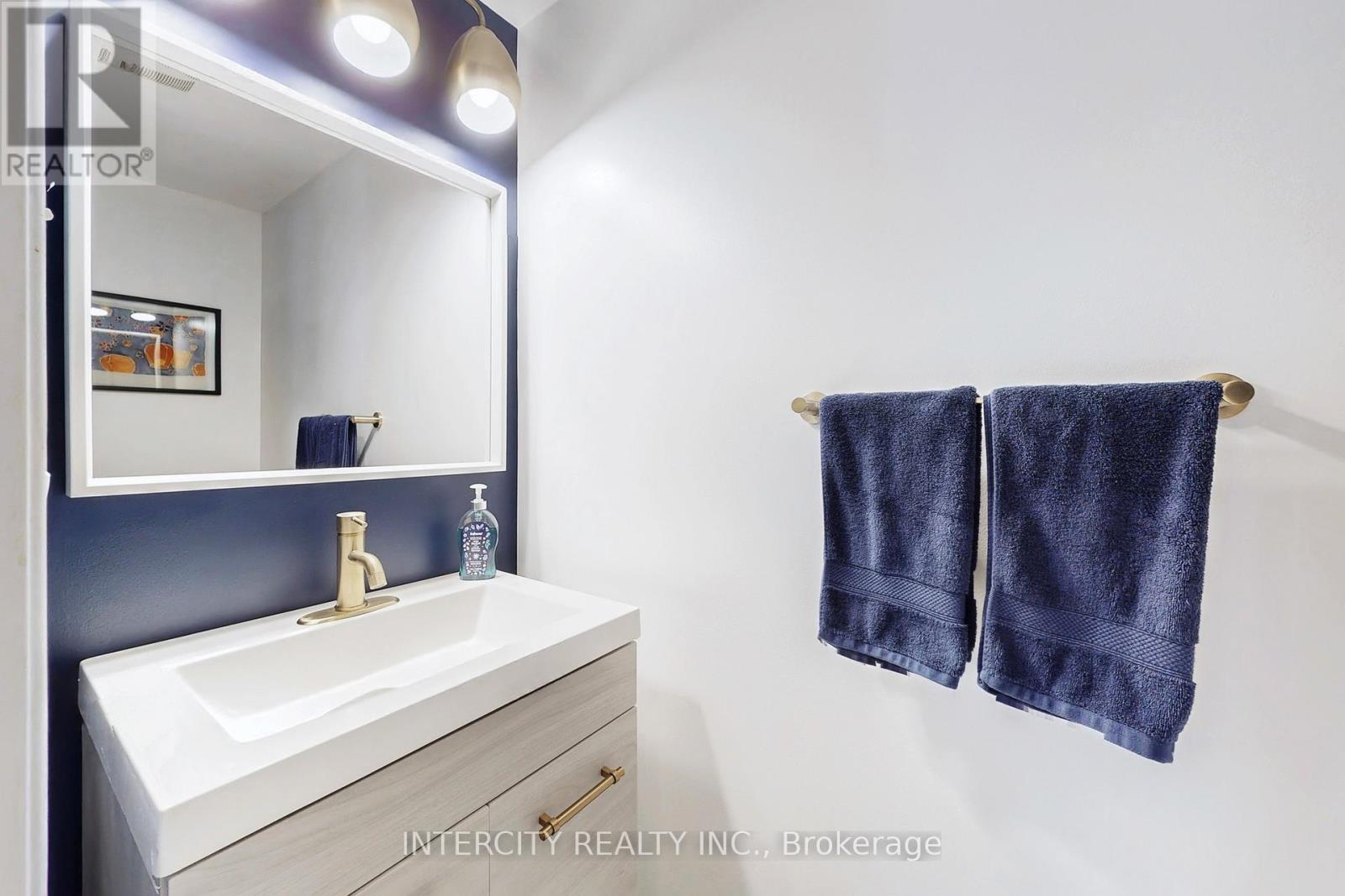 29 Birdstone Crescent, Toronto, Ontario  M6N 5H6 - Photo 21 - W12422630