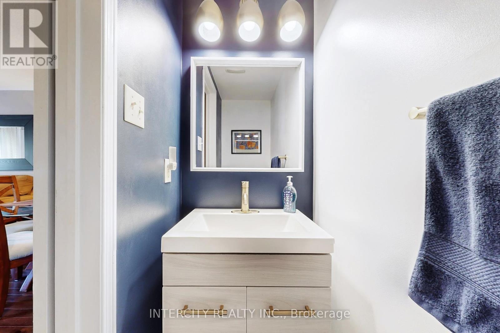 29 Birdstone Crescent, Toronto, Ontario  M6N 5H6 - Photo 22 - W12422630