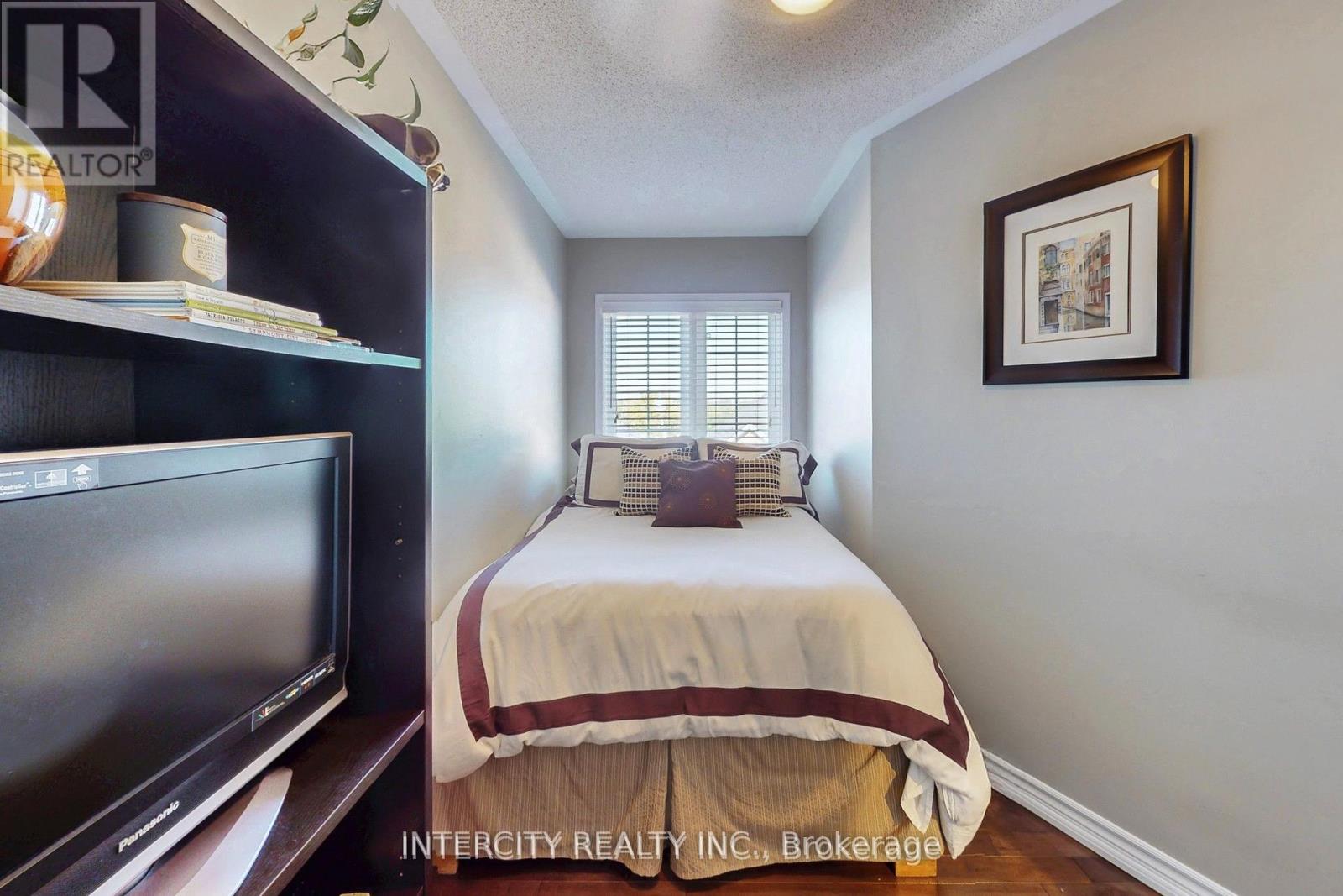 29 Birdstone Crescent, Toronto, Ontario  M6N 5H6 - Photo 30 - W12422630