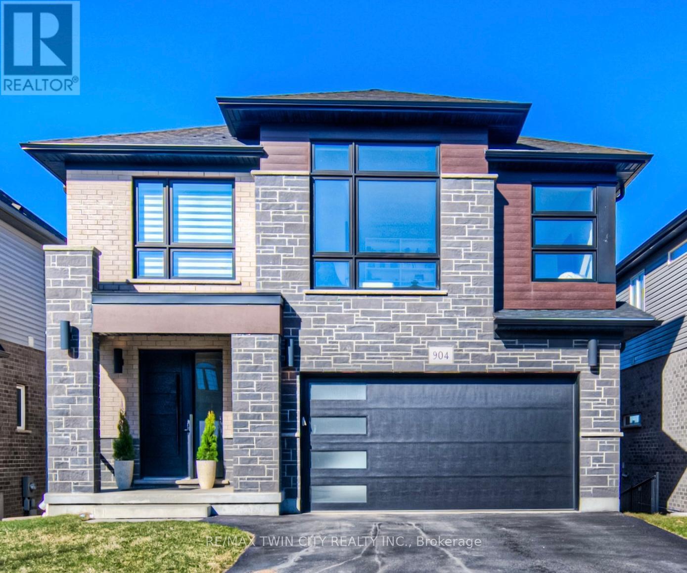 904 Thomas Pedder Court, Kitchener, Ontario  N2P 0C3 - Photo 1 - X12369846