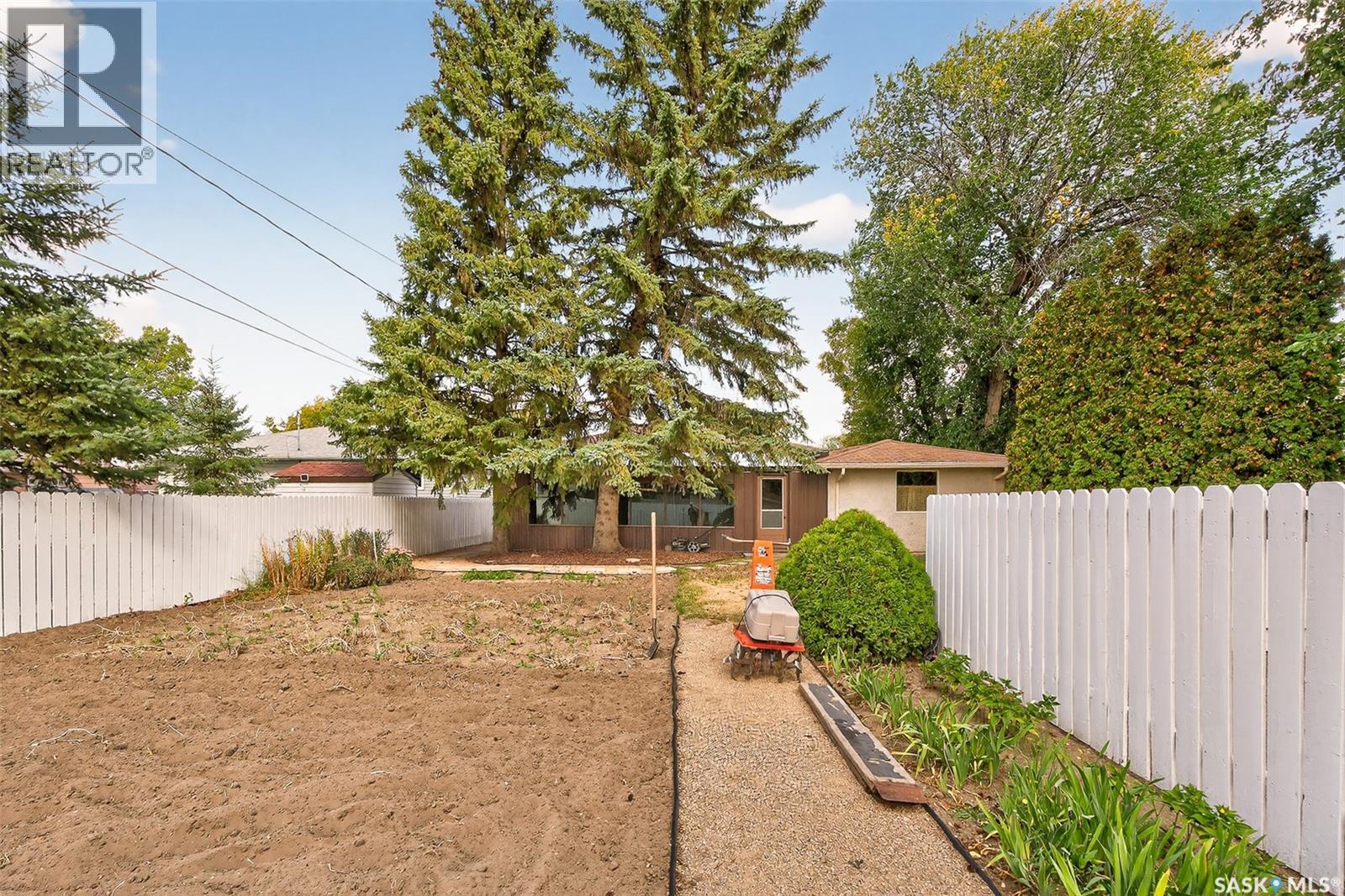 1113 Vaughan Street, Moose Jaw, Saskatchewan  S6H 5P3 - Photo 46 - SK019627