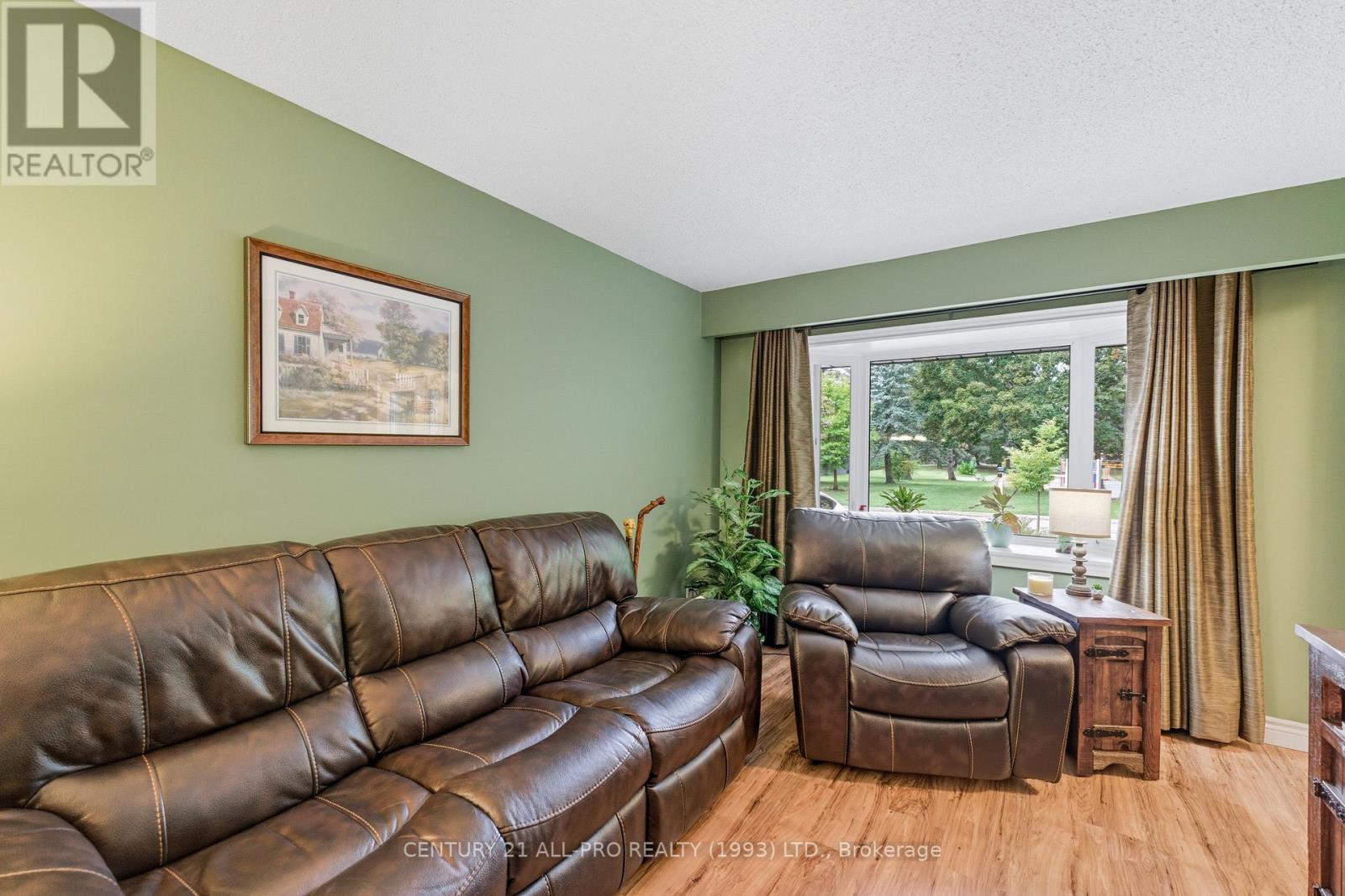895 Exeter Street, Oshawa, Ontario  L1G 6R9 - Photo 11 - E12435446