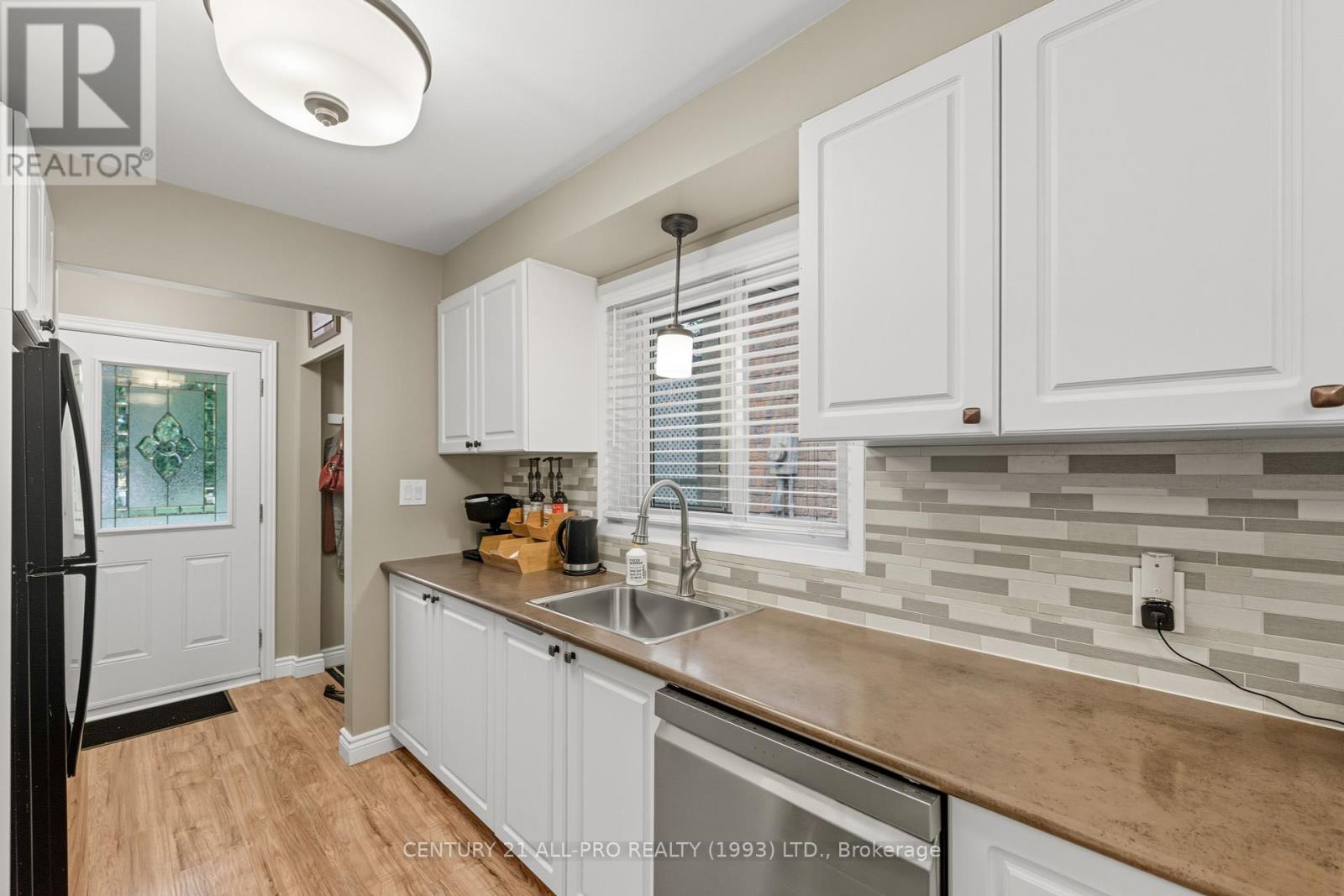 895 Exeter Street, Oshawa, Ontario  L1G 6R9 - Photo 13 - E12435446