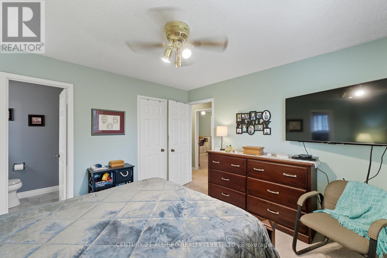 895 Exeter Street, Oshawa, Ontario  L1G 6R9 - Photo 18 - E12435446