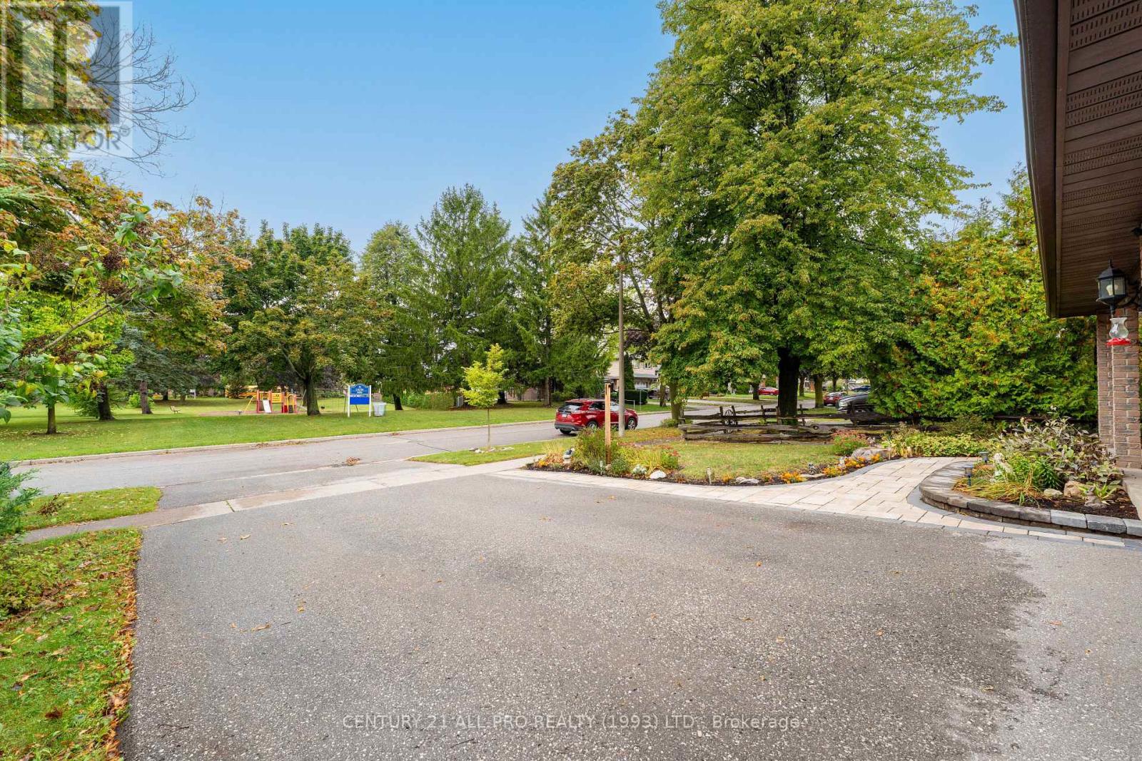 895 Exeter Street, Oshawa, Ontario  L1G 6R9 - Photo 6 - E12435446