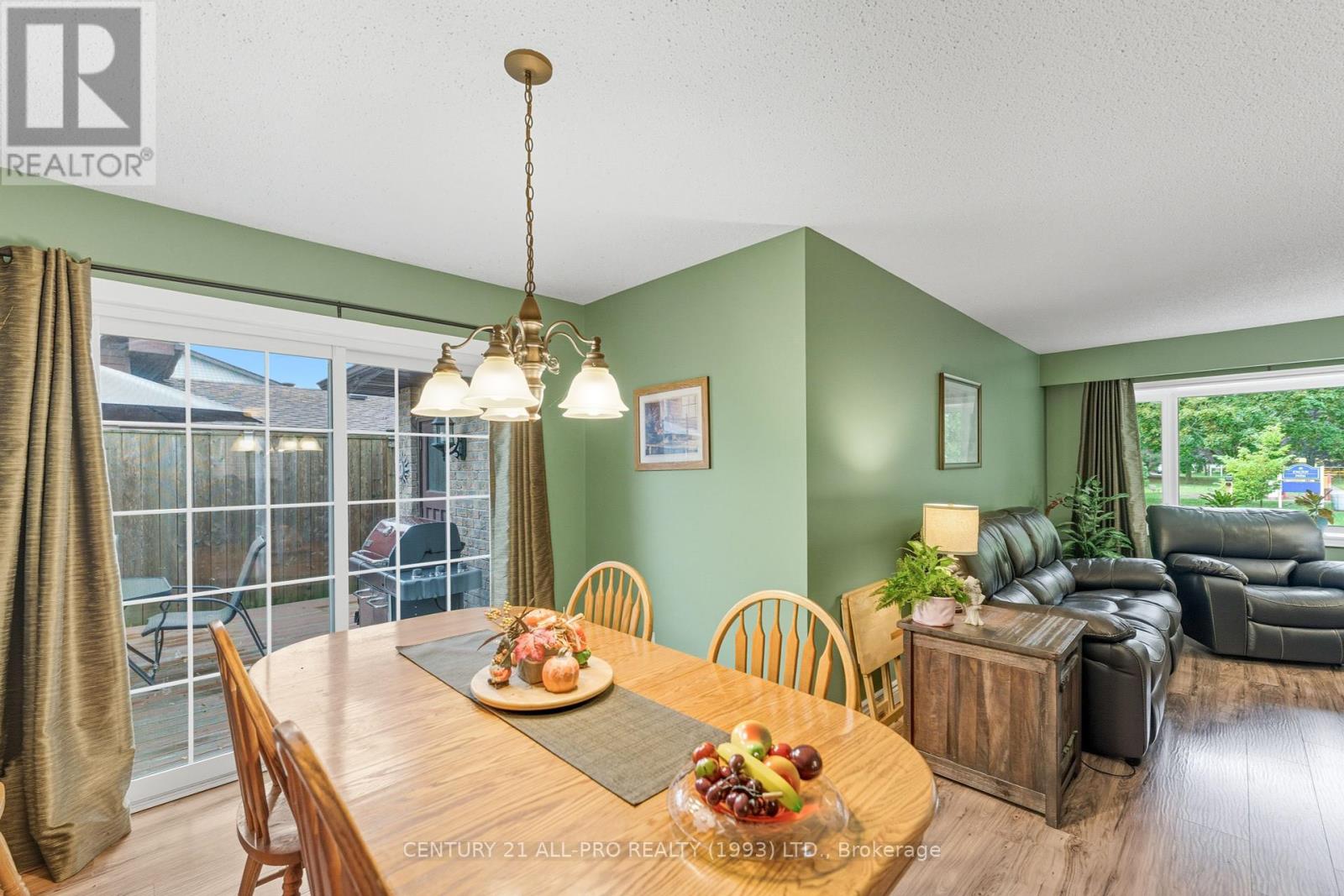 895 Exeter Street, Oshawa, Ontario  L1G 6R9 - Photo 9 - E12435446