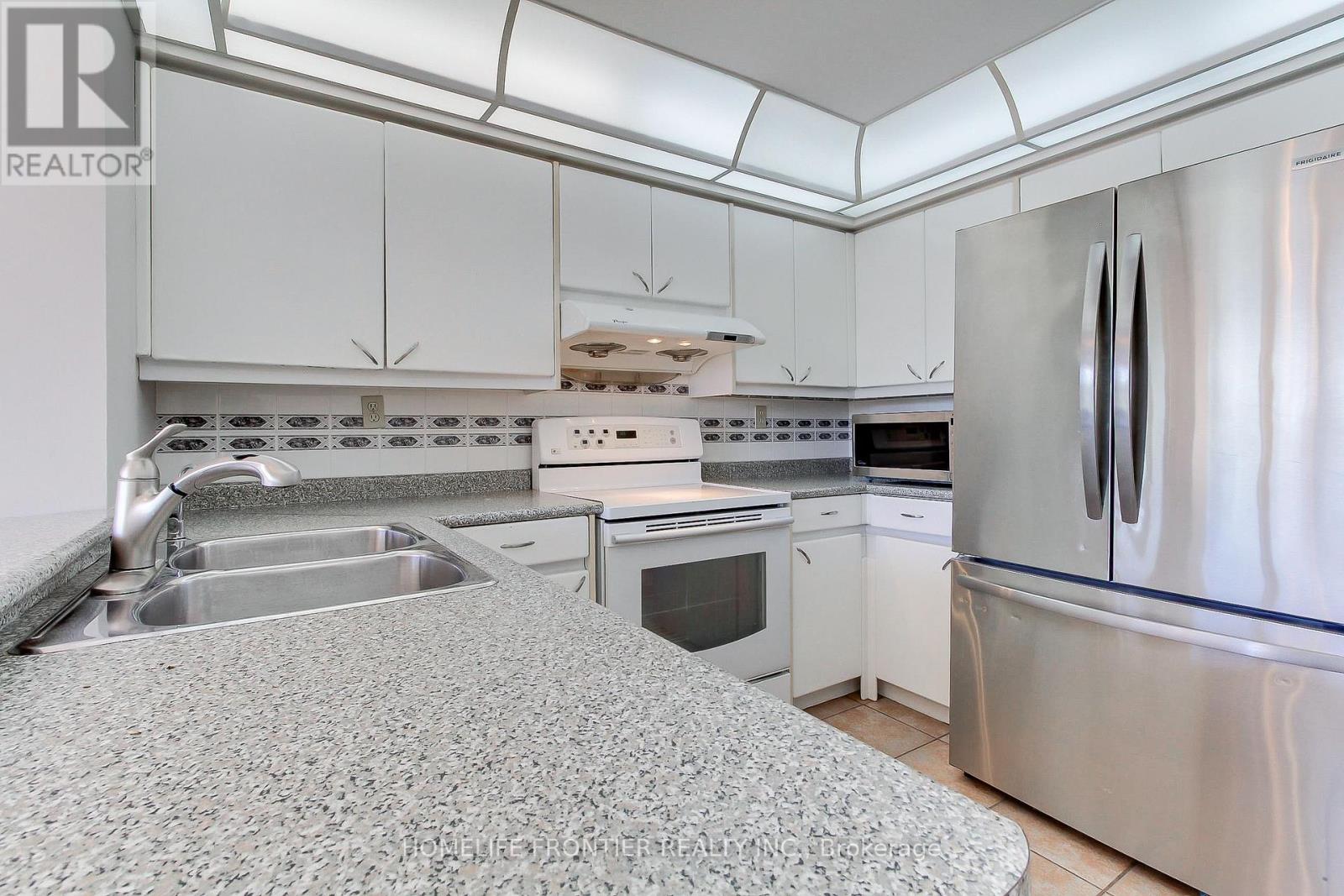 411 - 7300 Yonge Street, Vaughan, Ontario  L4J 7Y5 - Photo 18 - N12435351