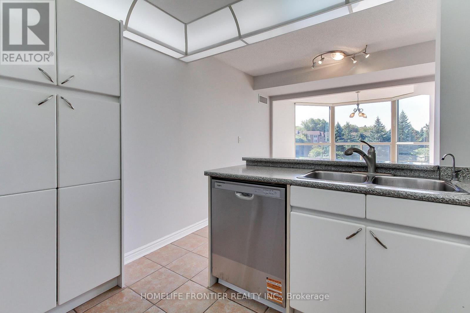 411 - 7300 Yonge Street, Vaughan, Ontario  L4J 7Y5 - Photo 19 - N12435351
