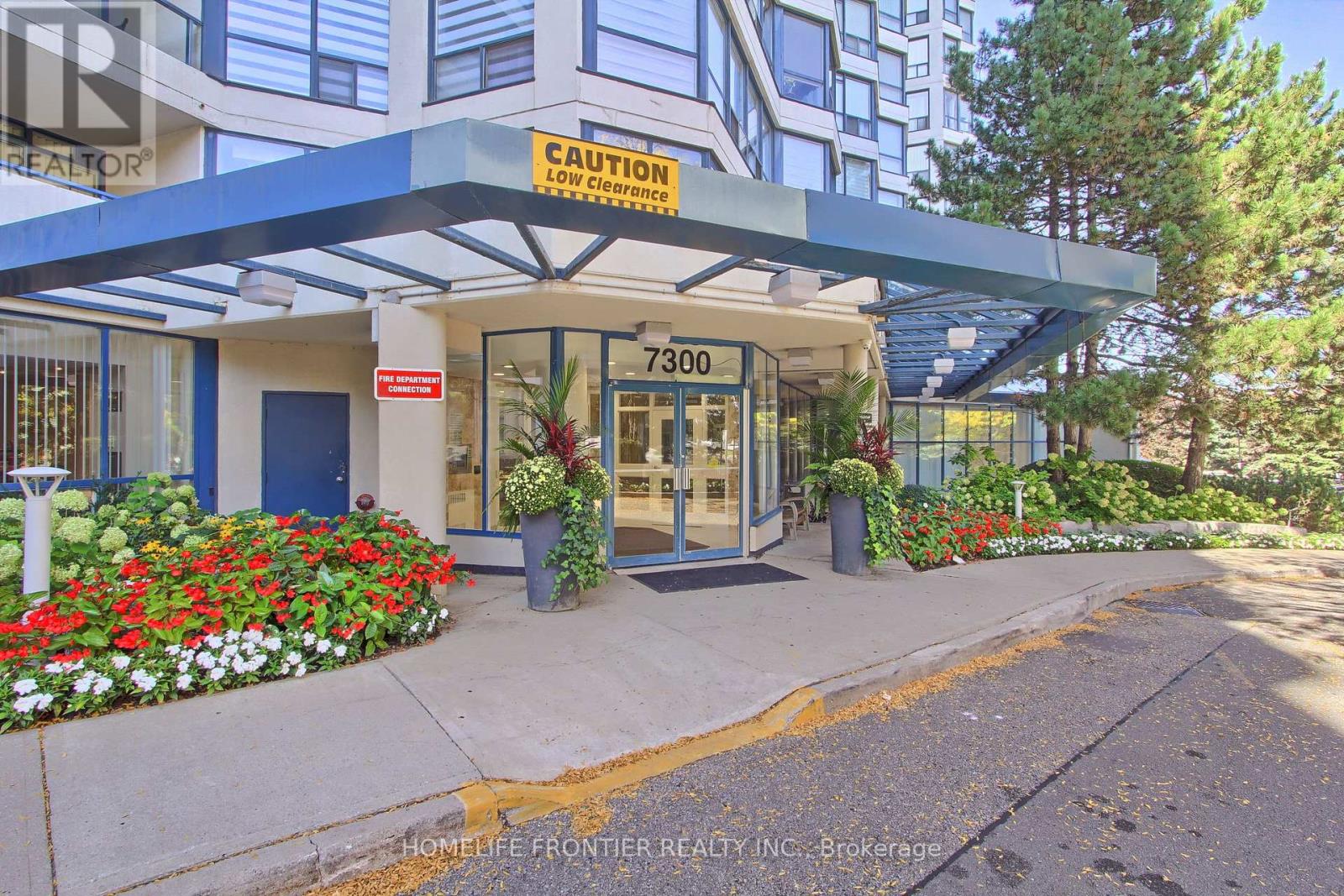 411 - 7300 Yonge Street, Vaughan, Ontario  L4J 7Y5 - Photo 2 - N12435351
