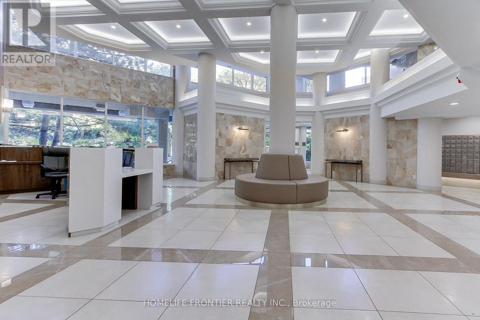 411 - 7300 Yonge Street, Vaughan, Ontario  L4J 7Y5 - Photo 3 - N12435351